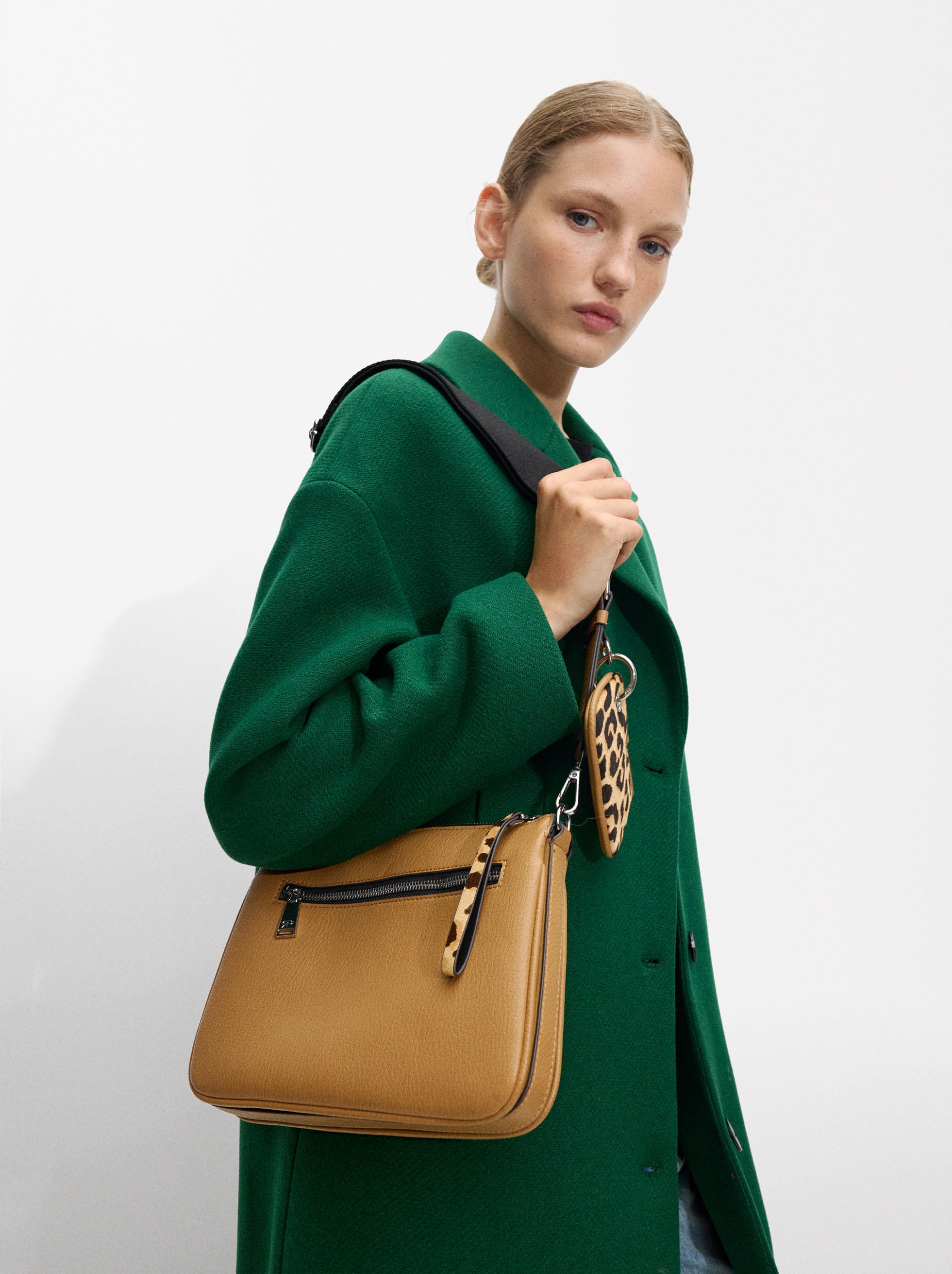 Bolso Bandolera Con Detalle De Piel Y Estampado De Leopardo