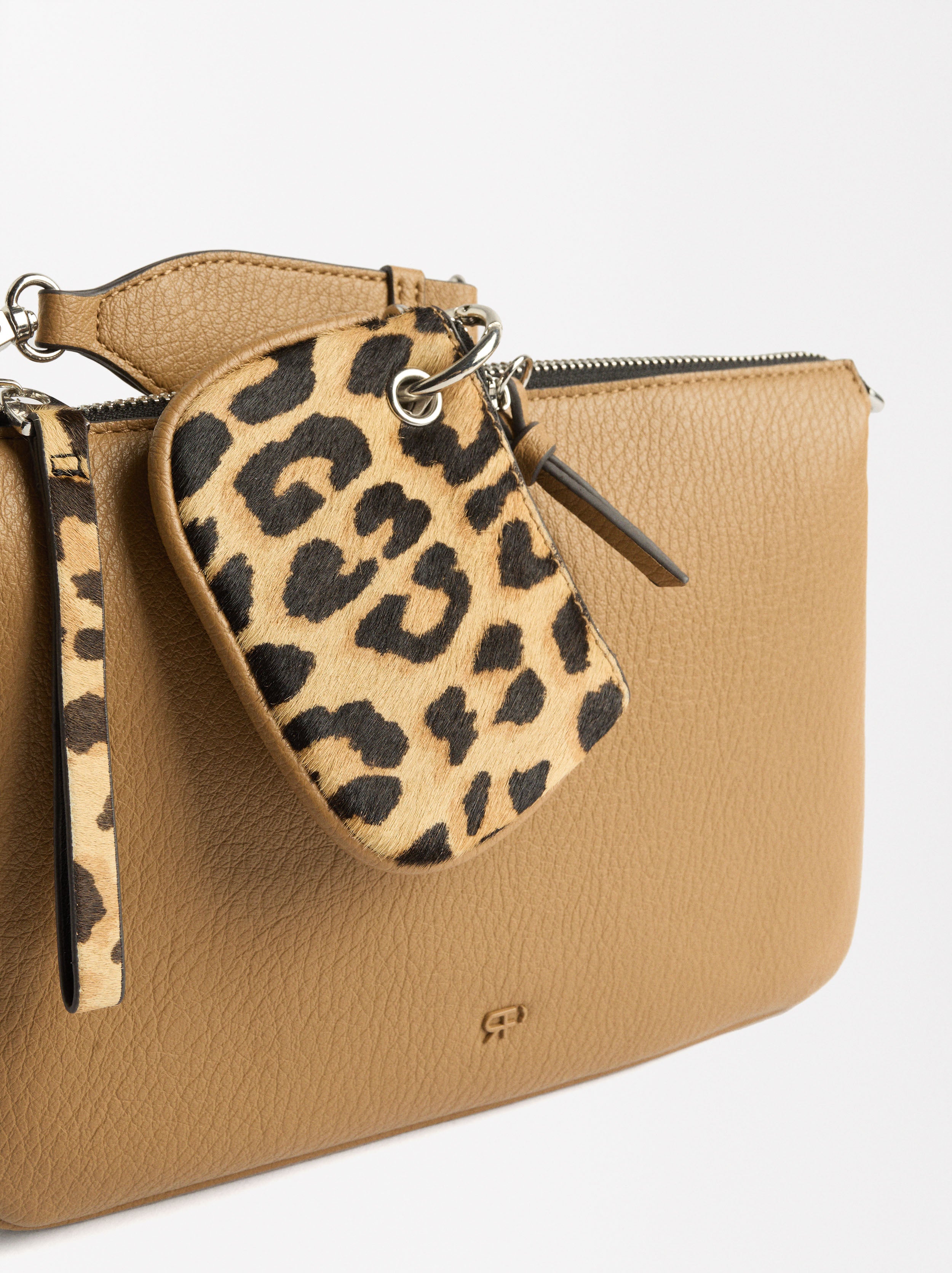 Bolso Bandolera Con Detalle De Piel Y Estampado De Leopardo