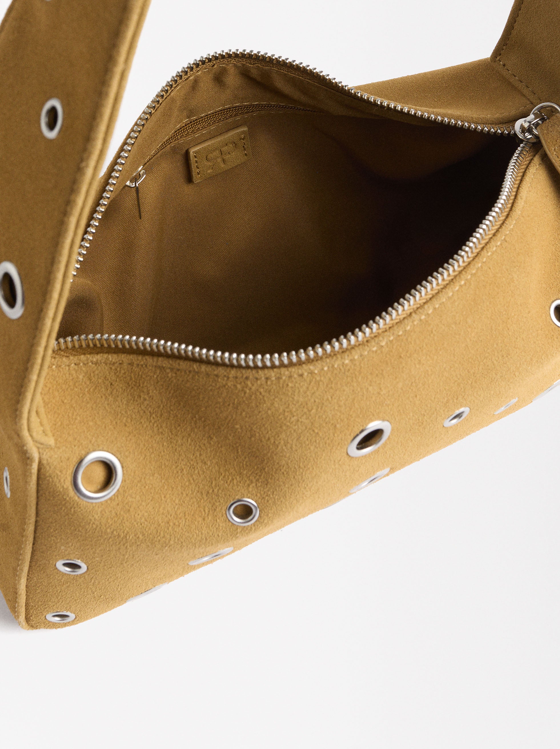 Bolso De Hombro De Piel Con Detalle De Tachuelas