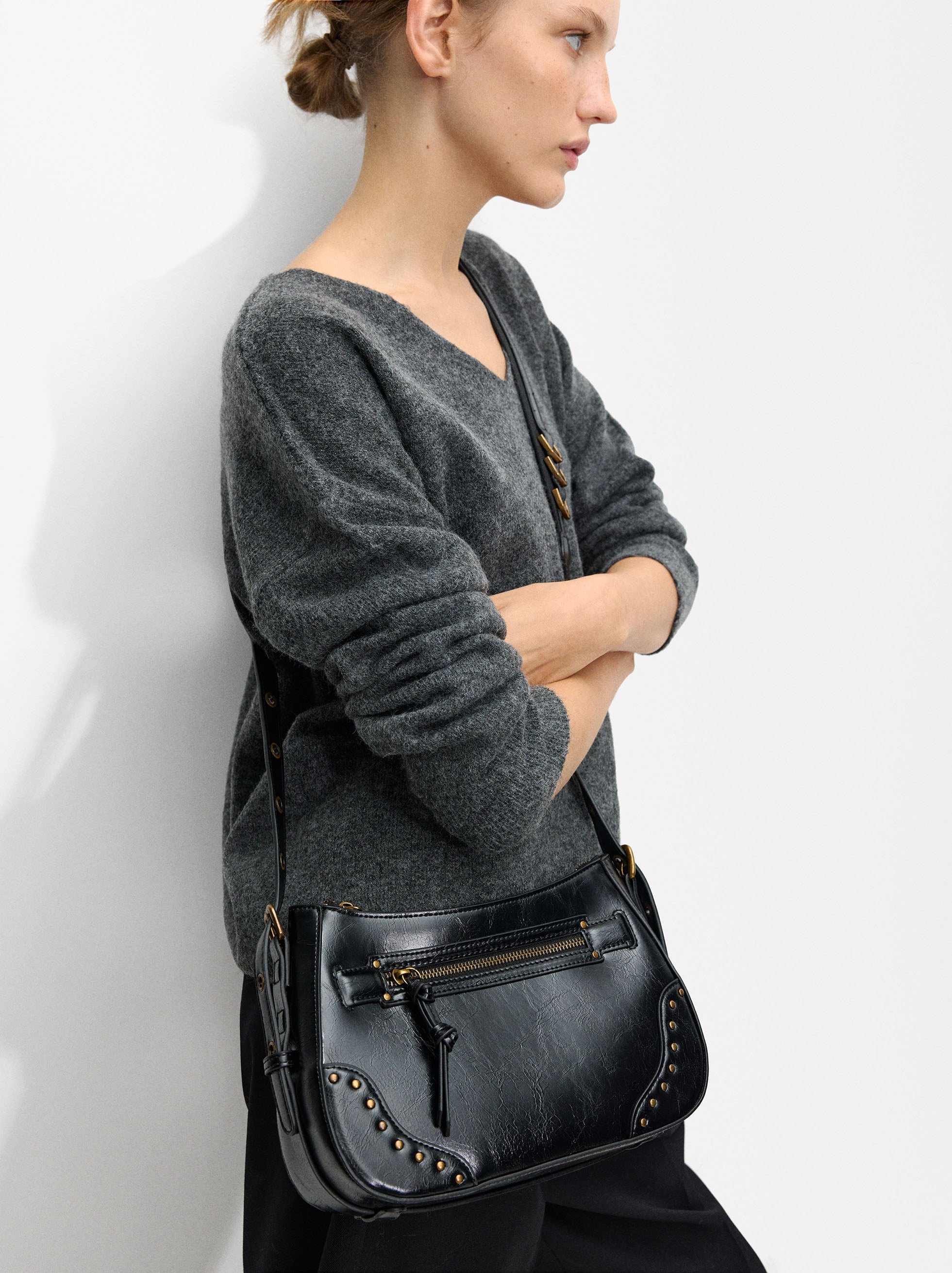 Bolso Bandolera Con Tachuelas