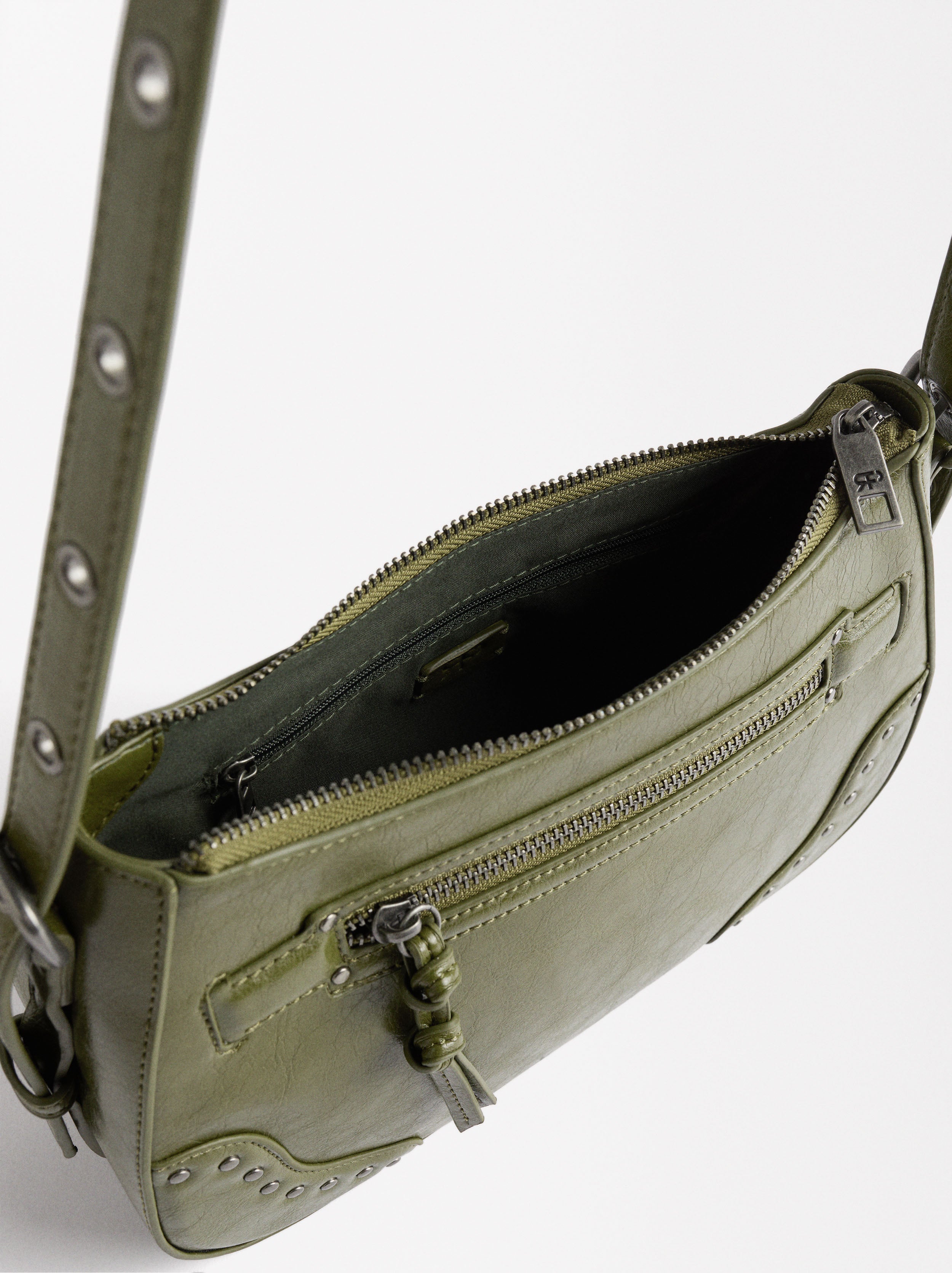 Bolso Bandolera Con Tachuelas