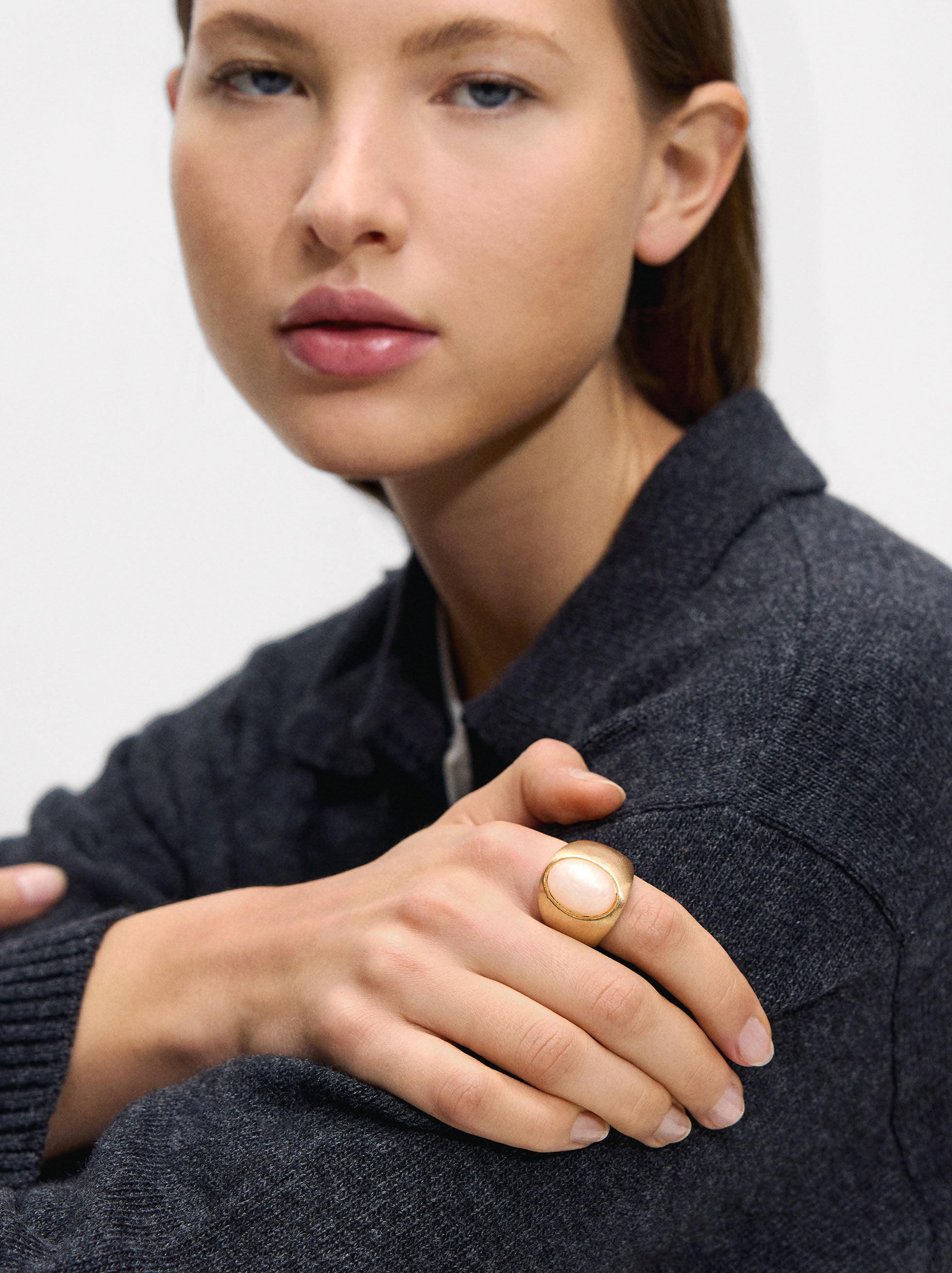 Anillo Ovalado Con Resina