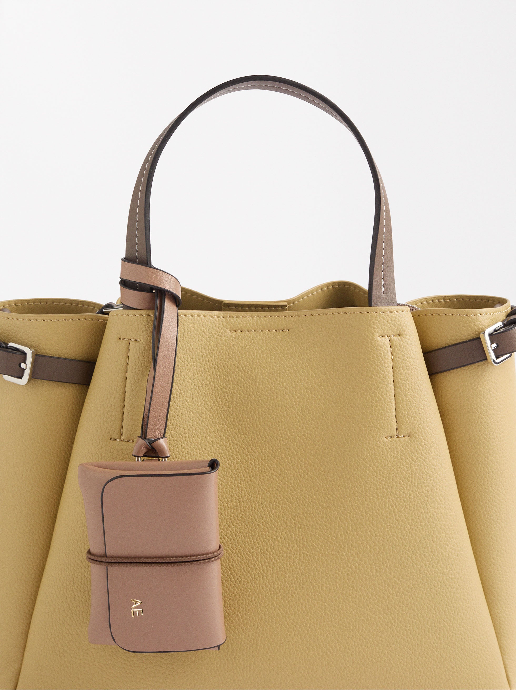 Cartera Tote Con Colgante