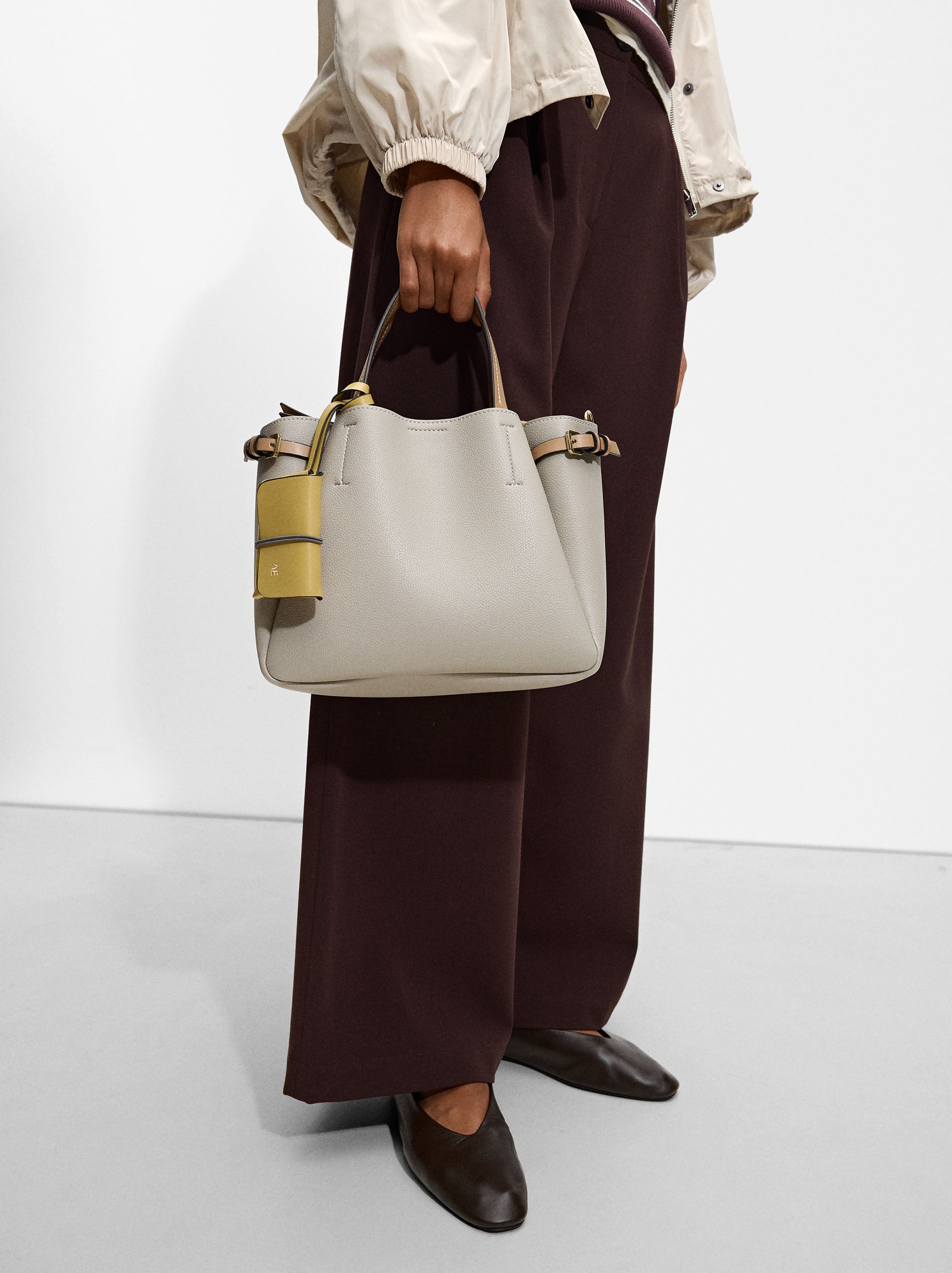 Bolso Tote Con Colgante