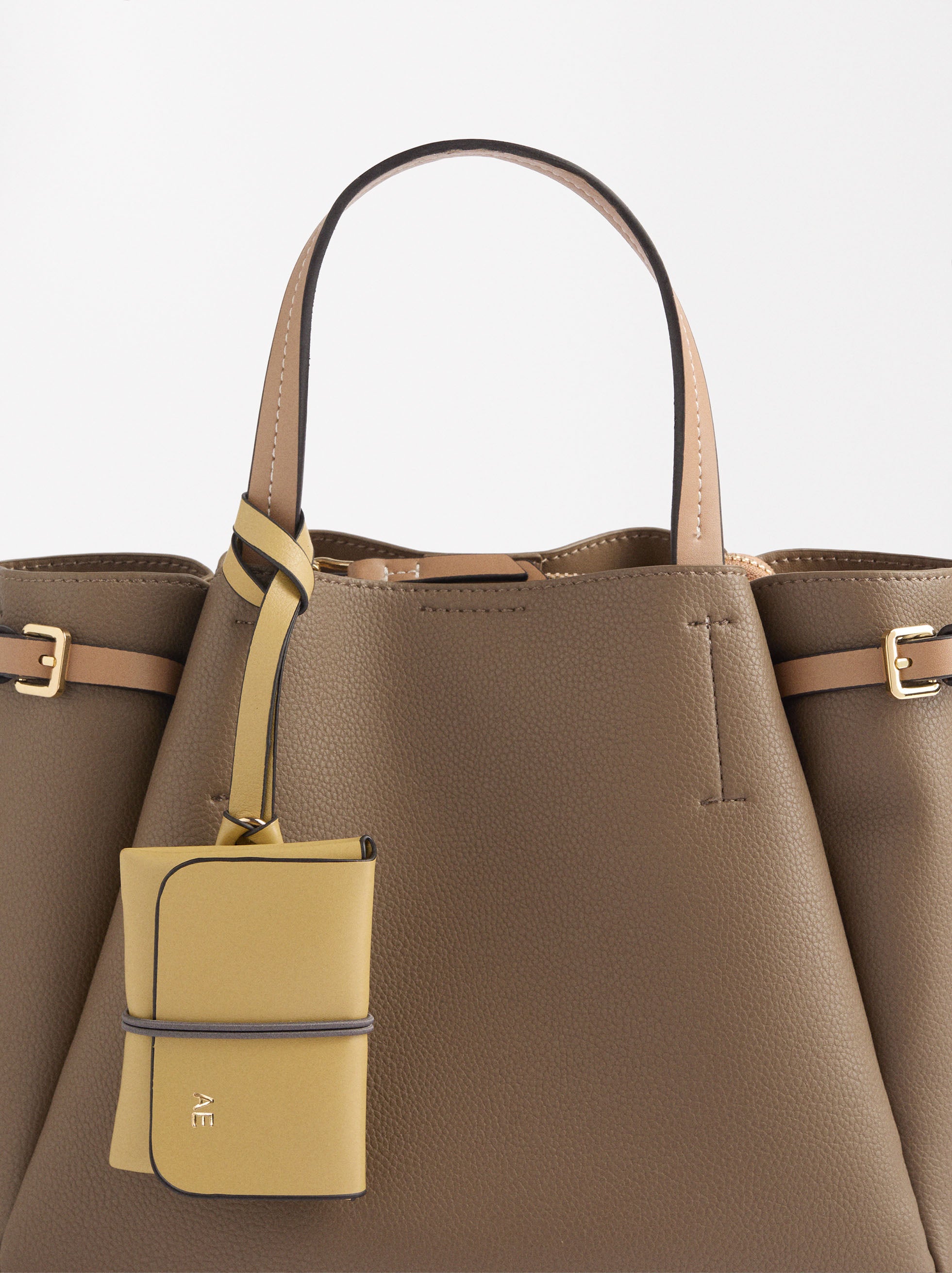 Bolso Tote Con Colgante