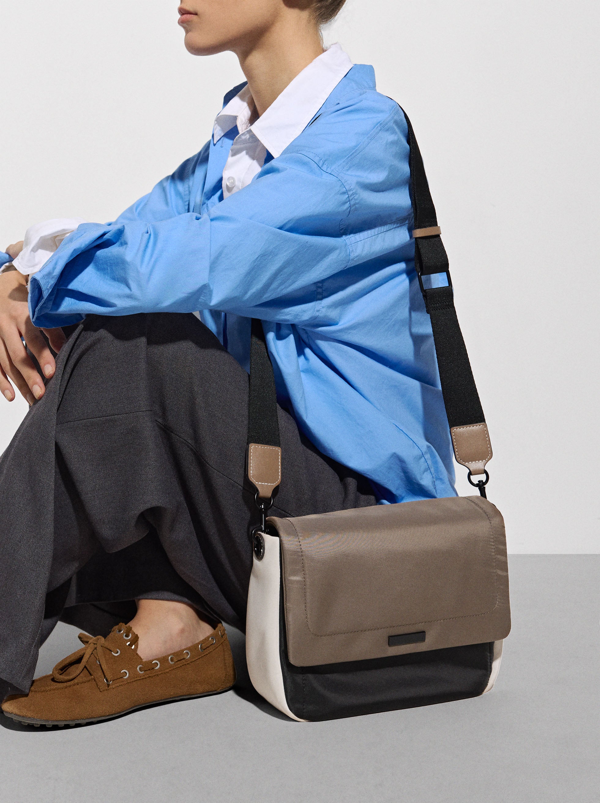 Cartera Bandolera De Nylon Con Cierre De Solapa