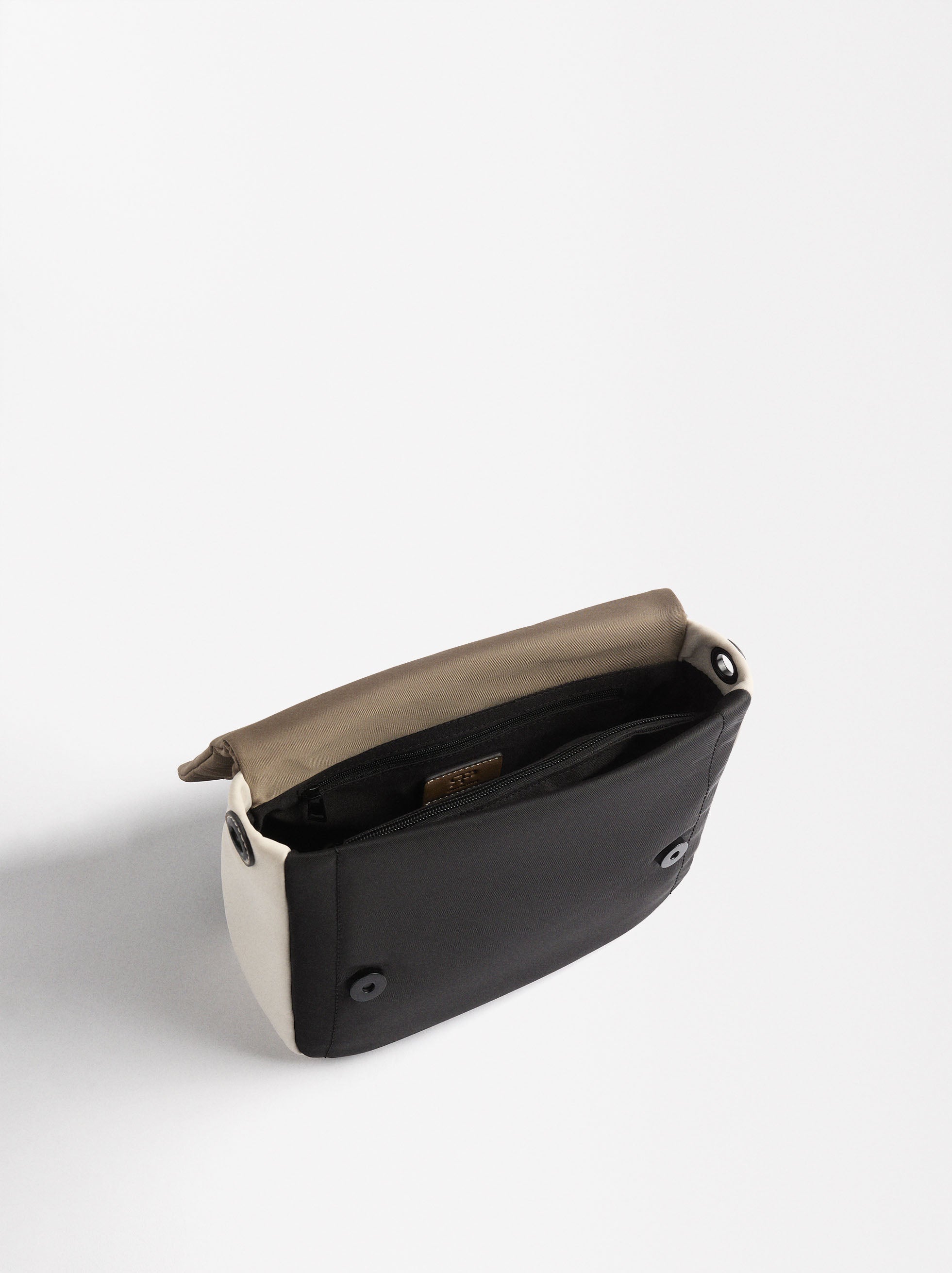 Cartera Bandolera De Nylon Con Cierre De Solapa