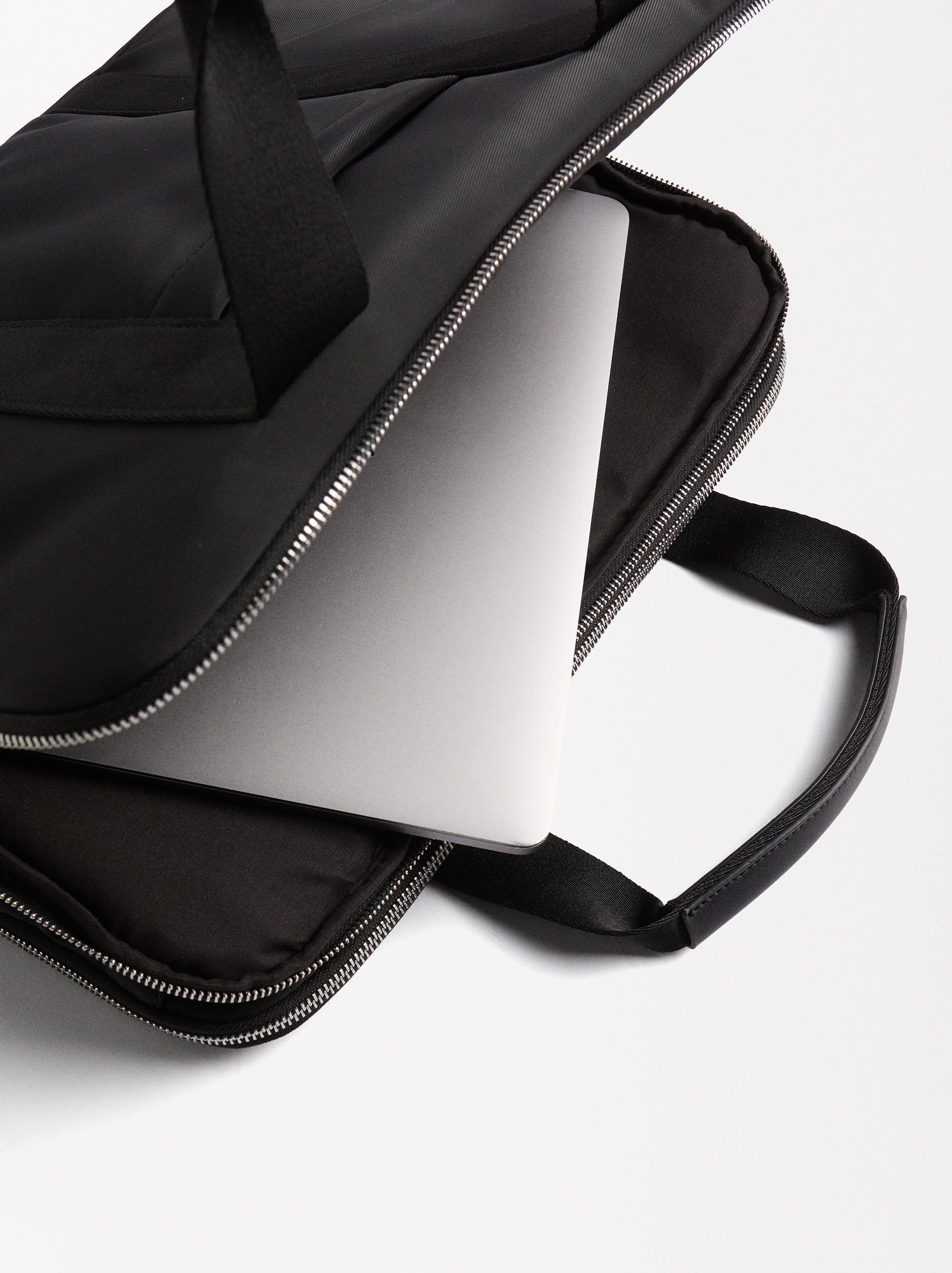 Cartera Efecto Nylon Para Portátil De 13"