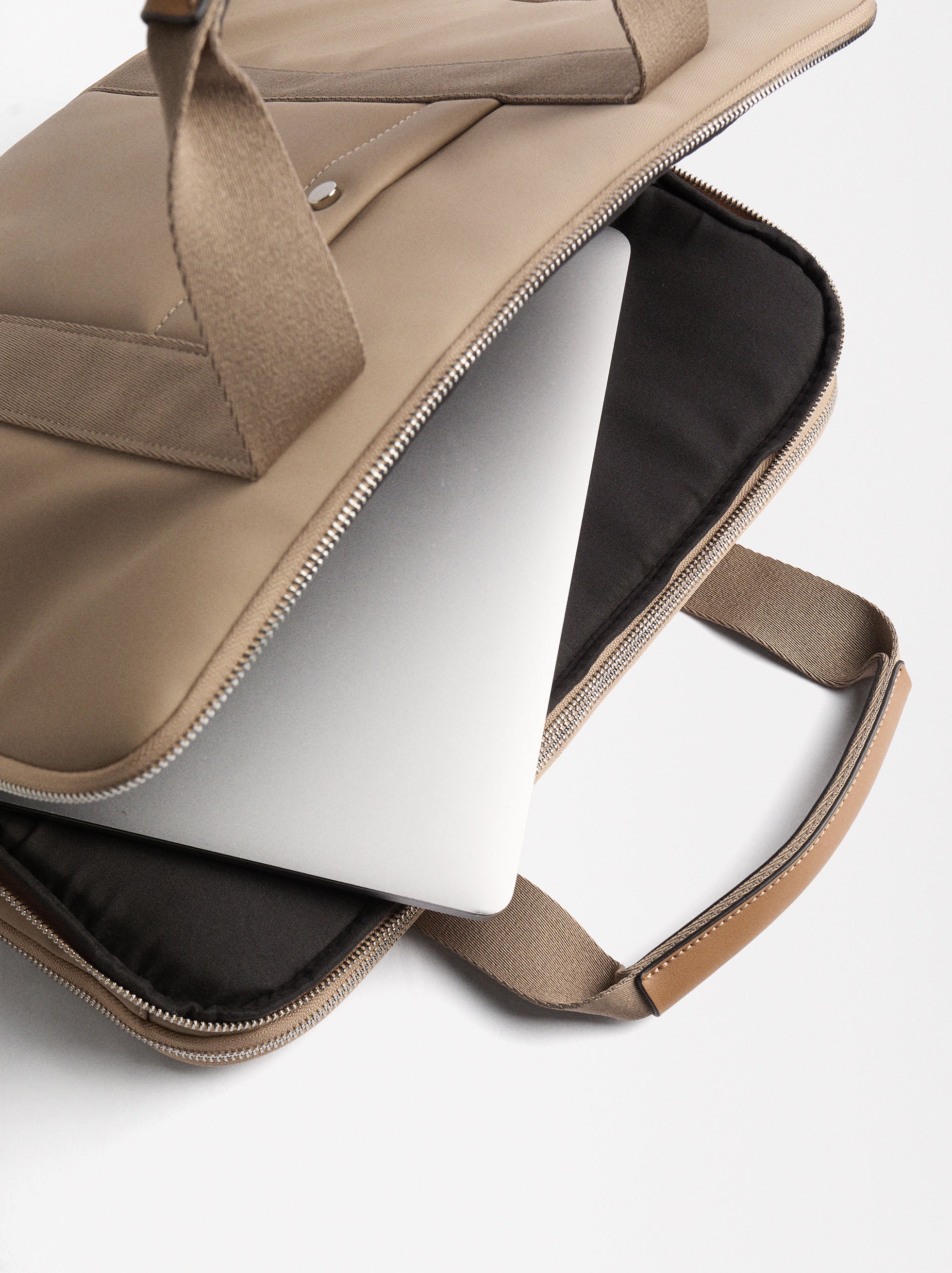 Cartera Efecto Nylon Para Portátil De 13"