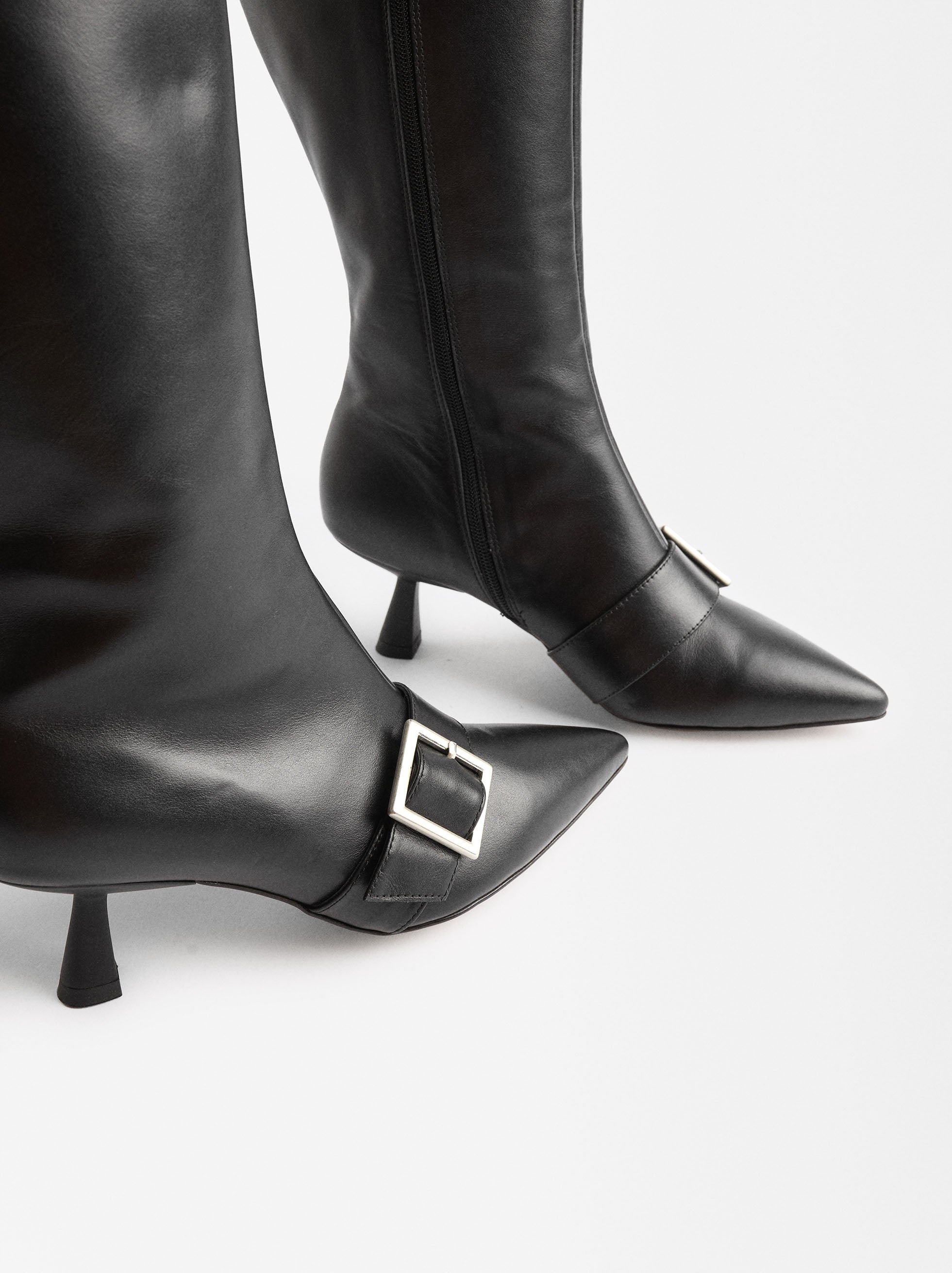 Botas Altas De Cuero Con Hebillas