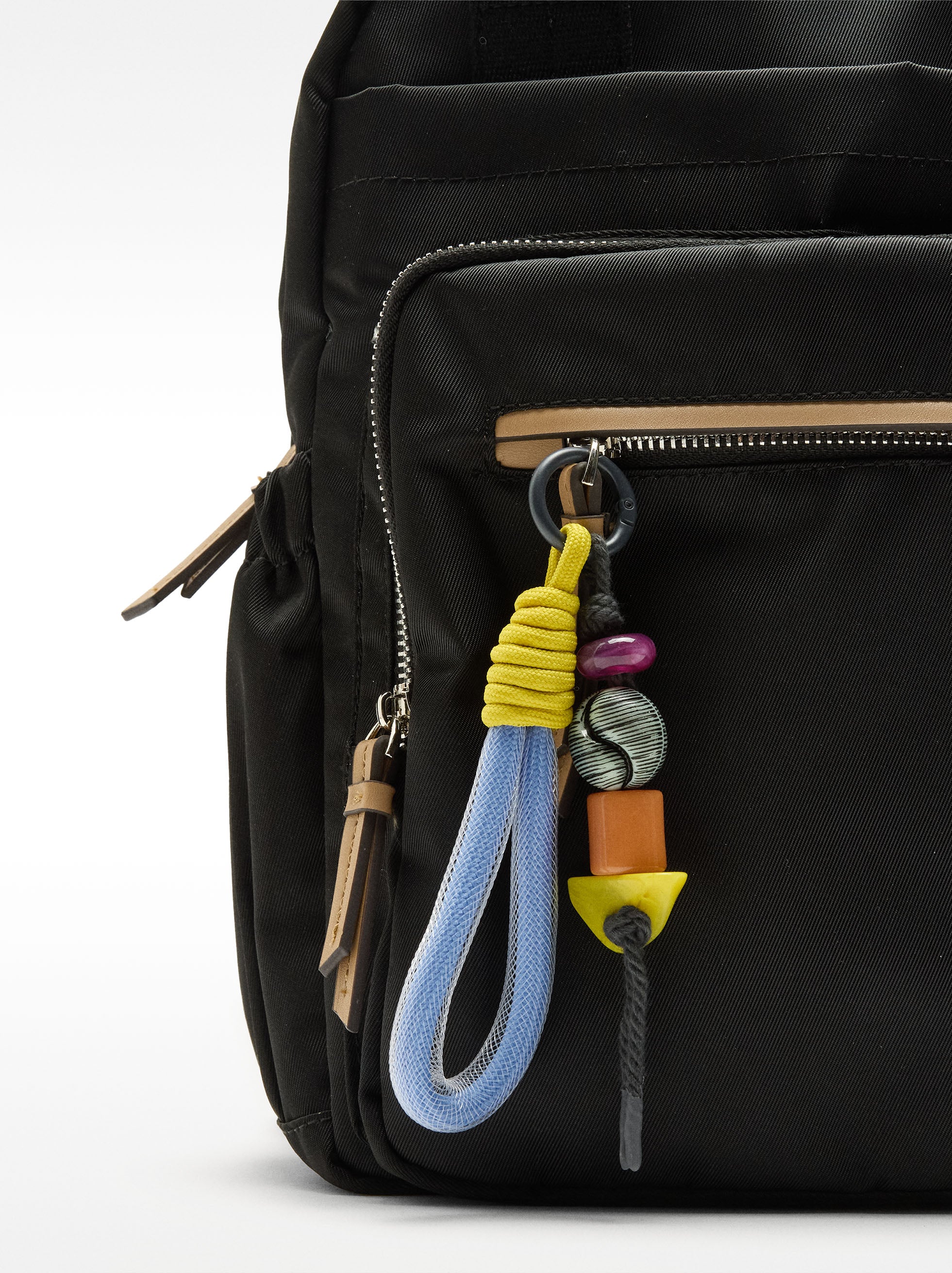 Mochila De Nylon Con Colgante