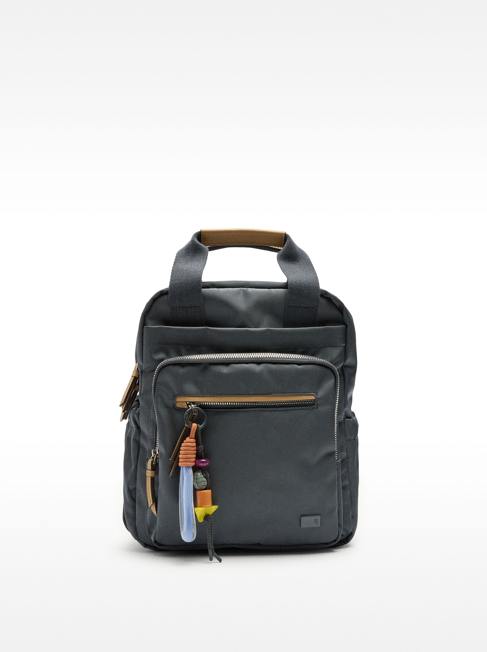 Mochila De Nylon Con Colgante