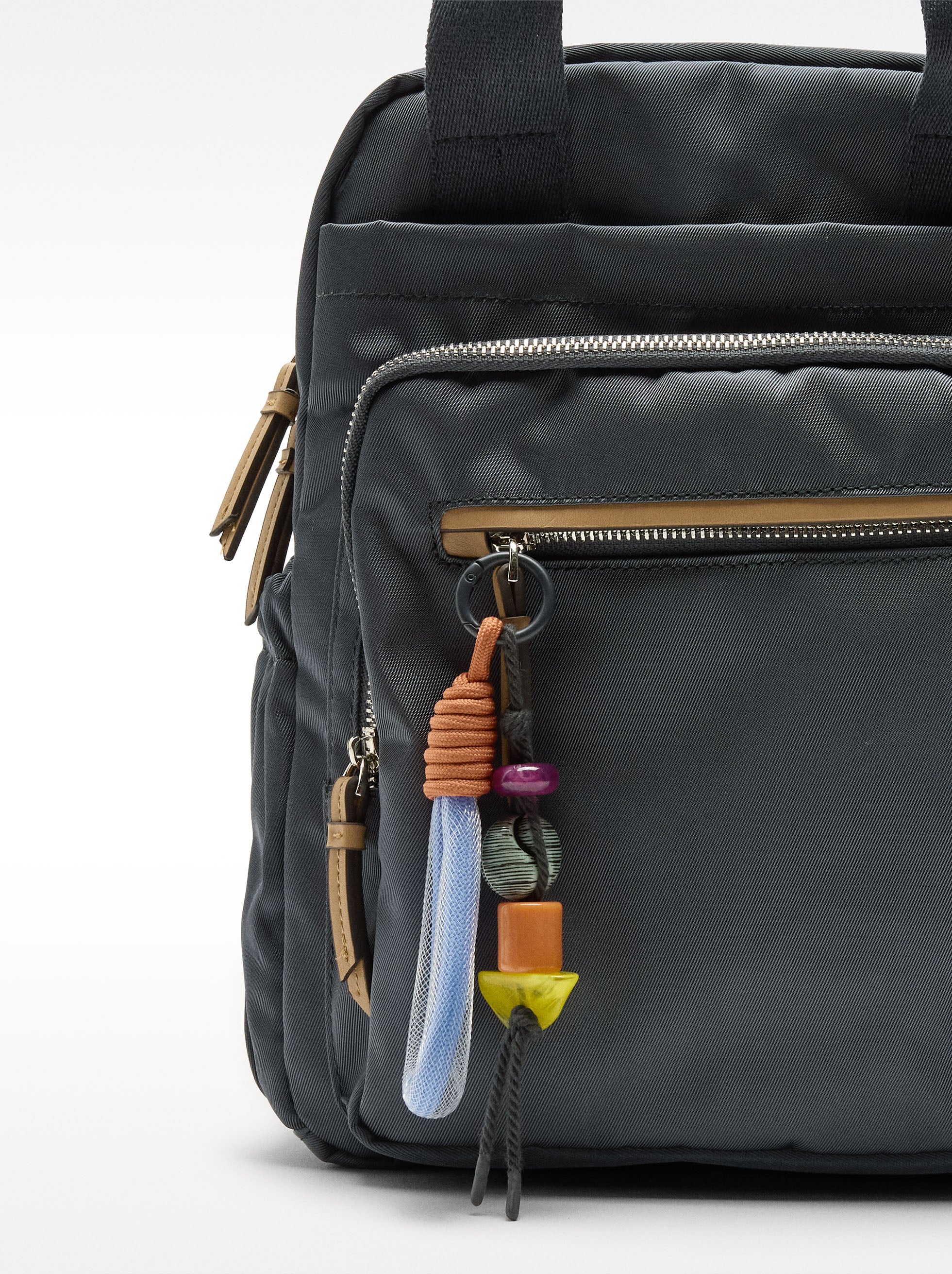 Mochila De Nylon Con Colgante