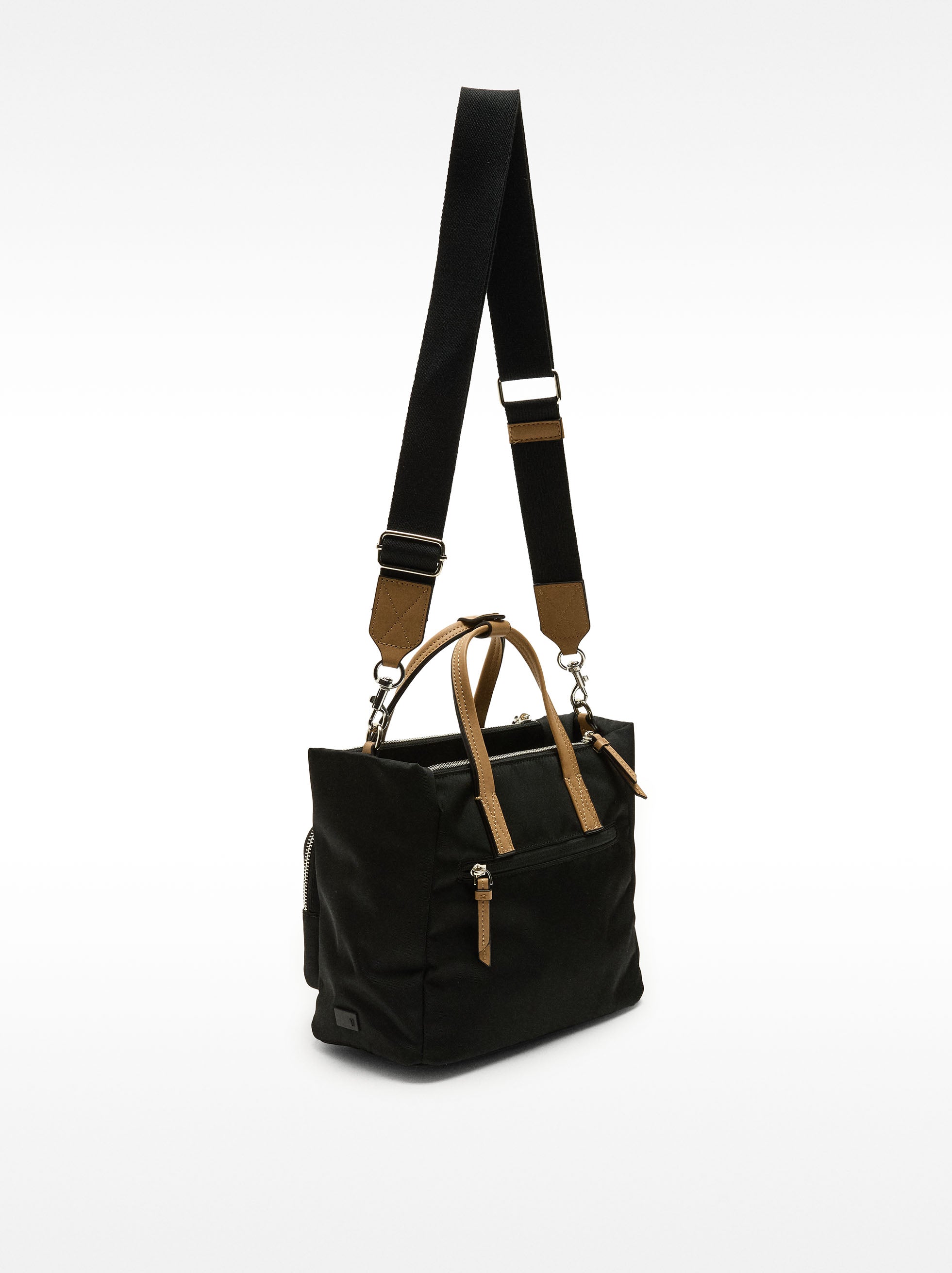 Bolso Tote De Nylon Con Colgante