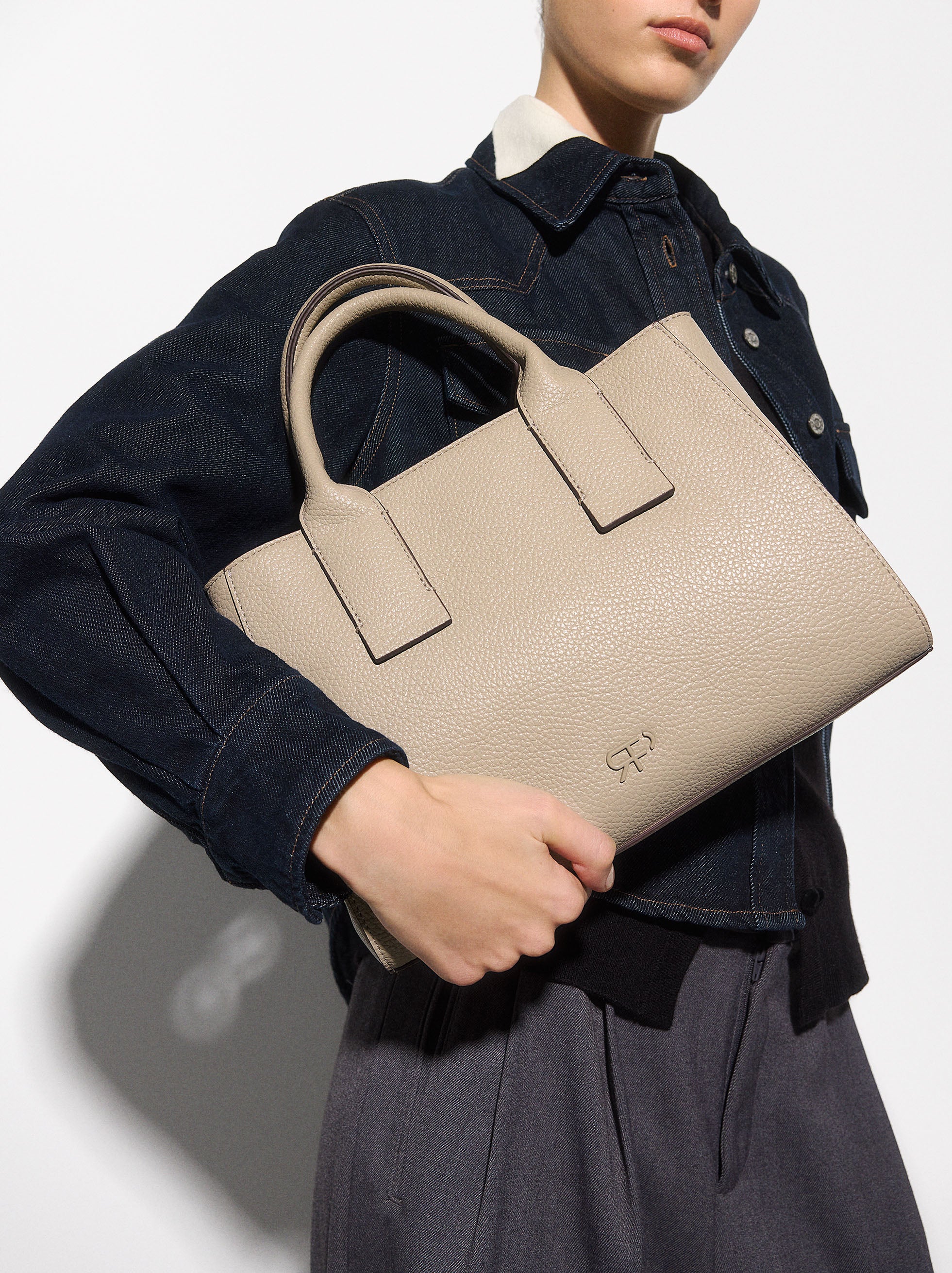 Cartera Tote Con Textura Y Bandolera