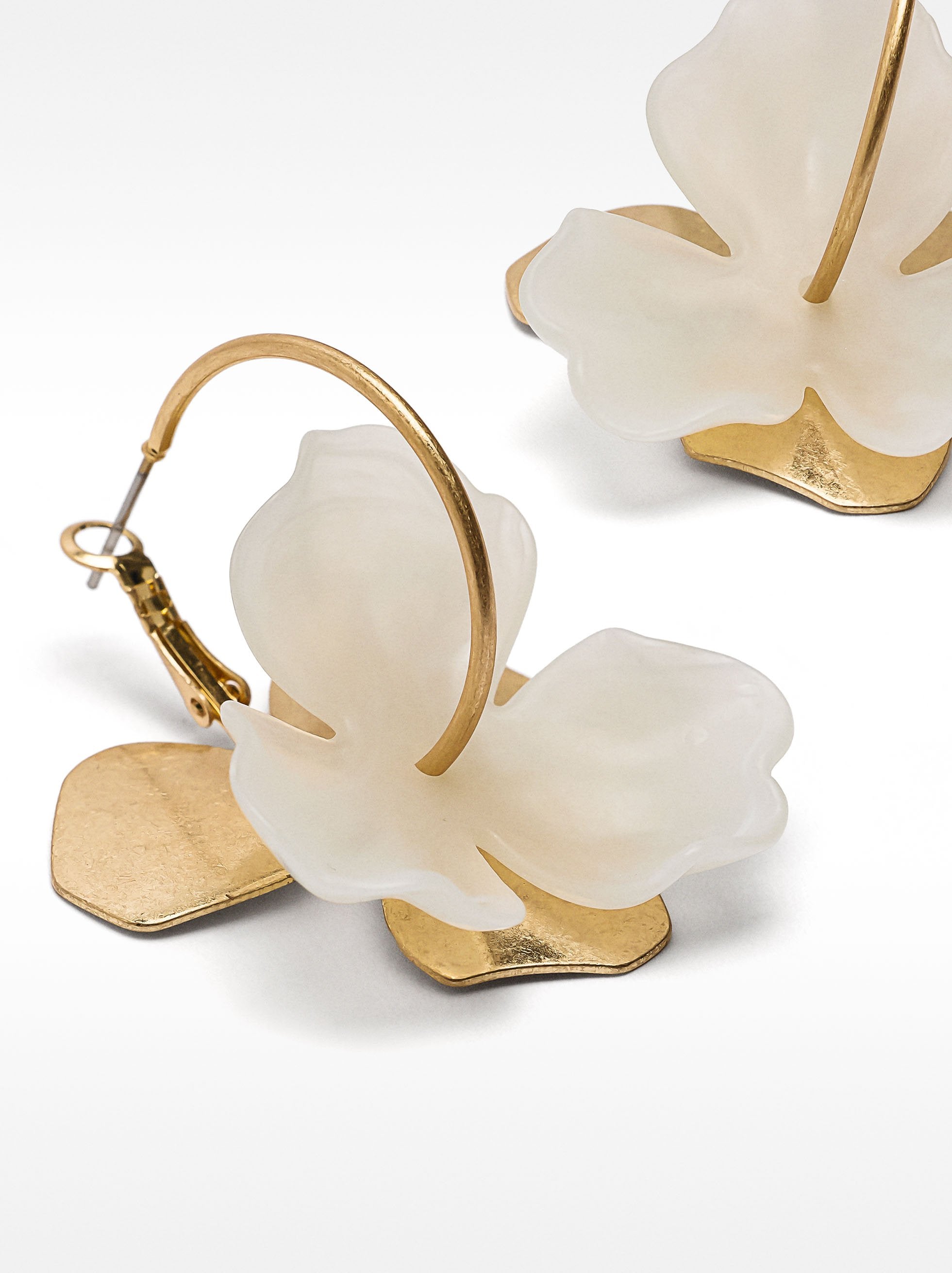 Aretes Con Flor De Resina