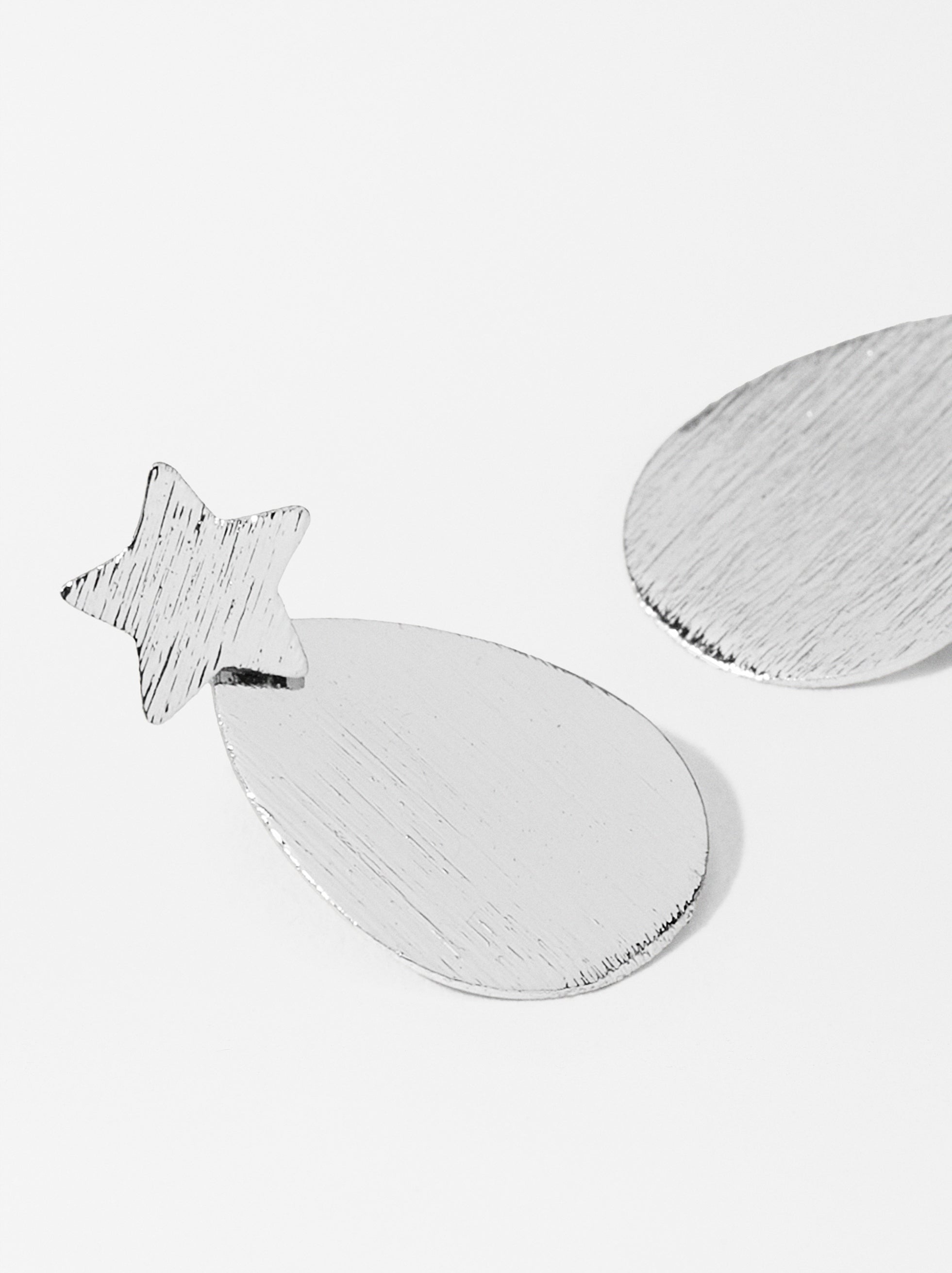 Aretes Ovalados Con Estrella
