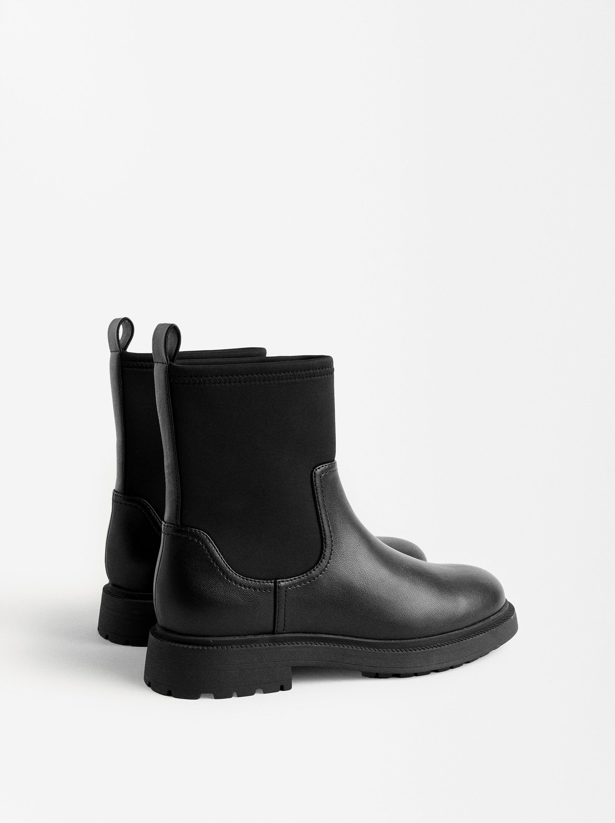Botines Planos Con Elástico Efecto Neopreno