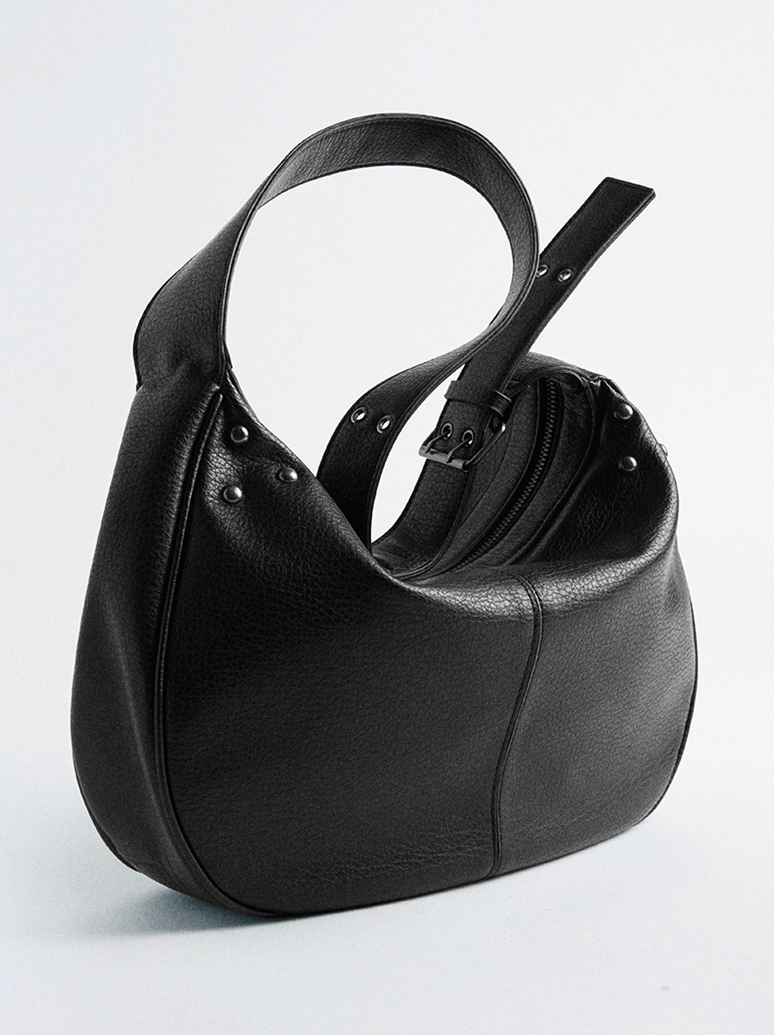 Bolso De Hombro Con Cierre Y Detalle De Tachuelas