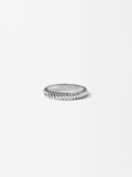 Anillo De Rayas Plateado
