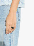 Anillo Redondeado Con Esmalte