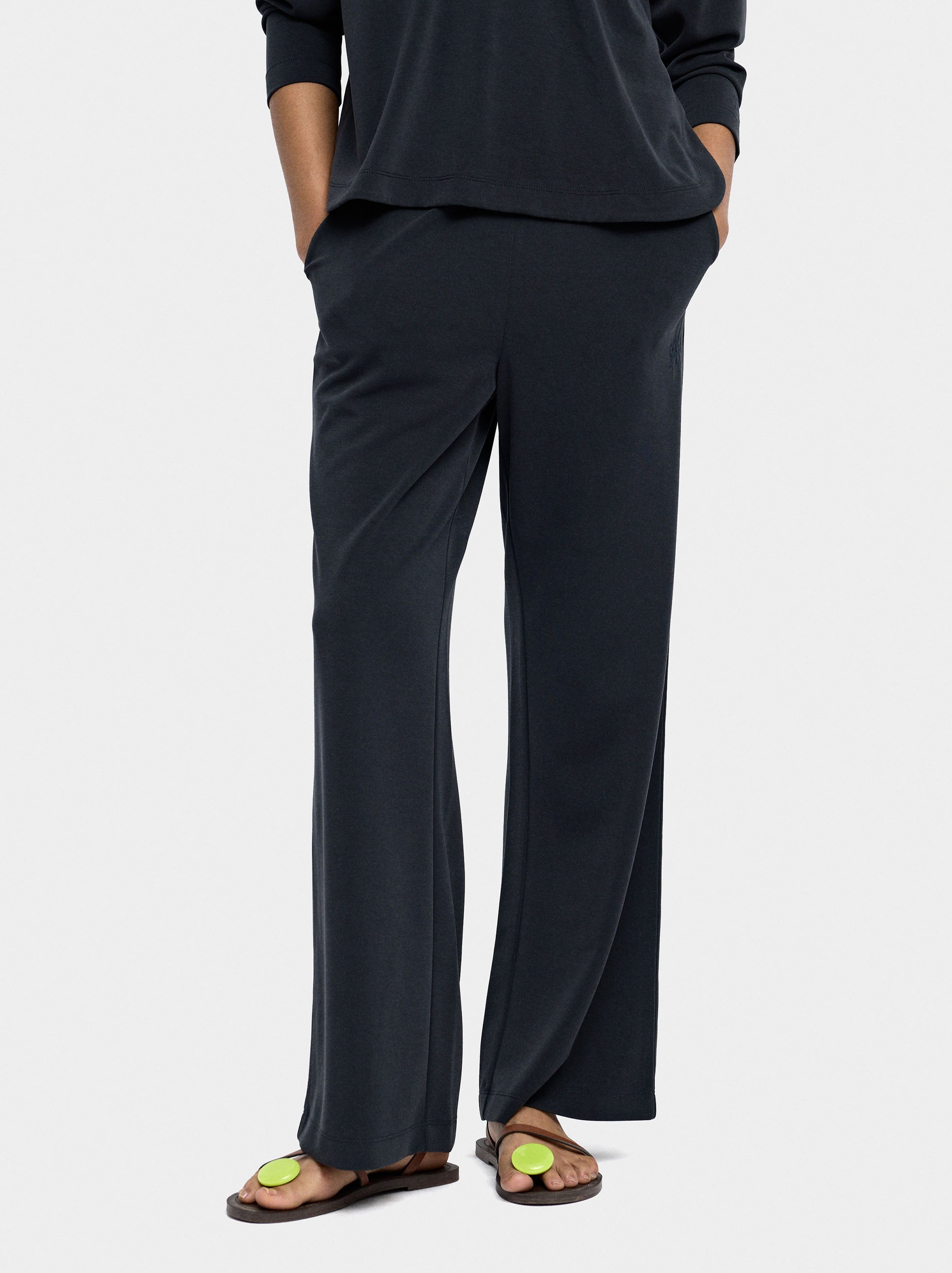 Pantalón Fluido Con Cintura Elástica