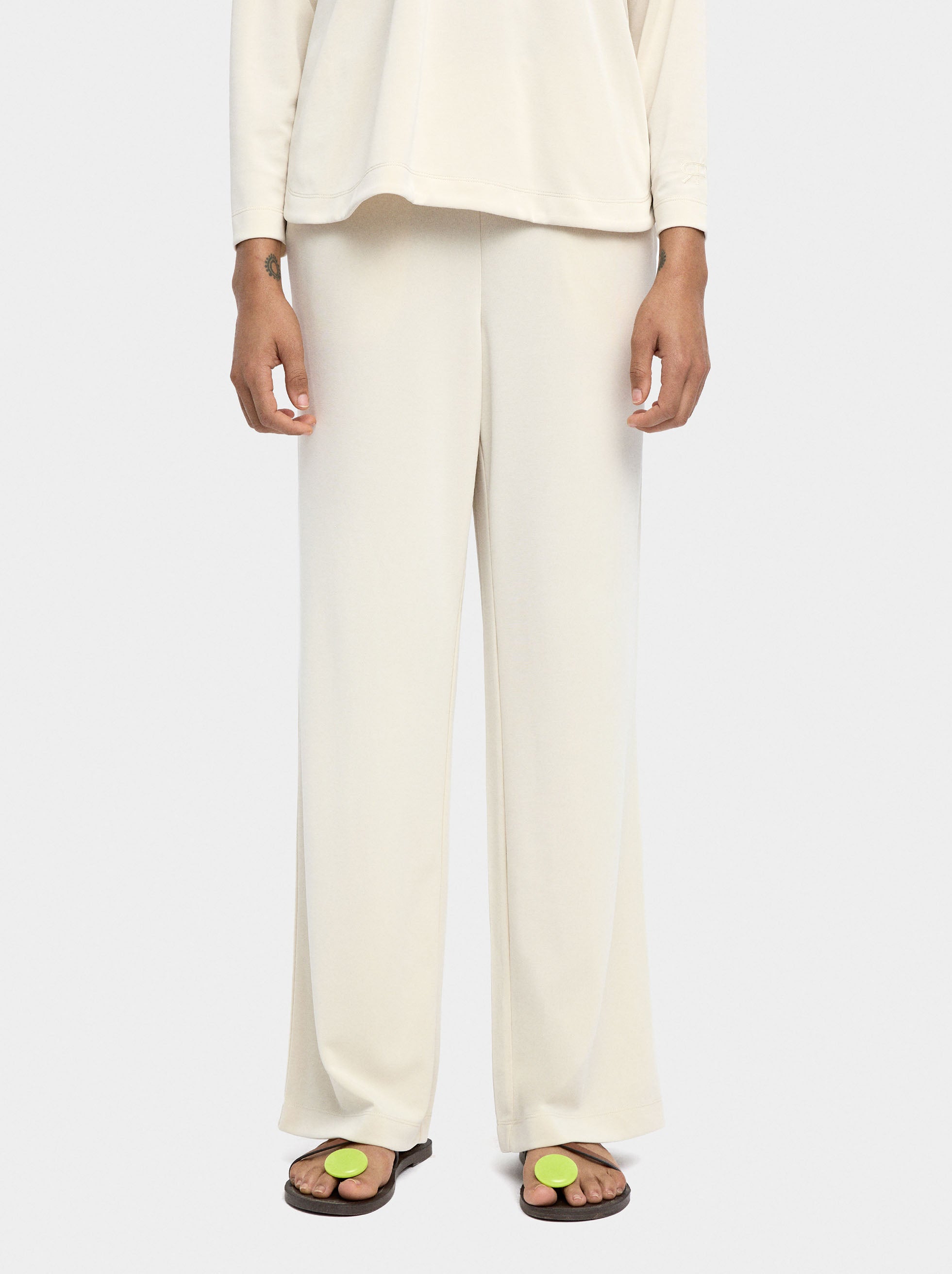 Pantalón Fluido Con Cintura Elástica