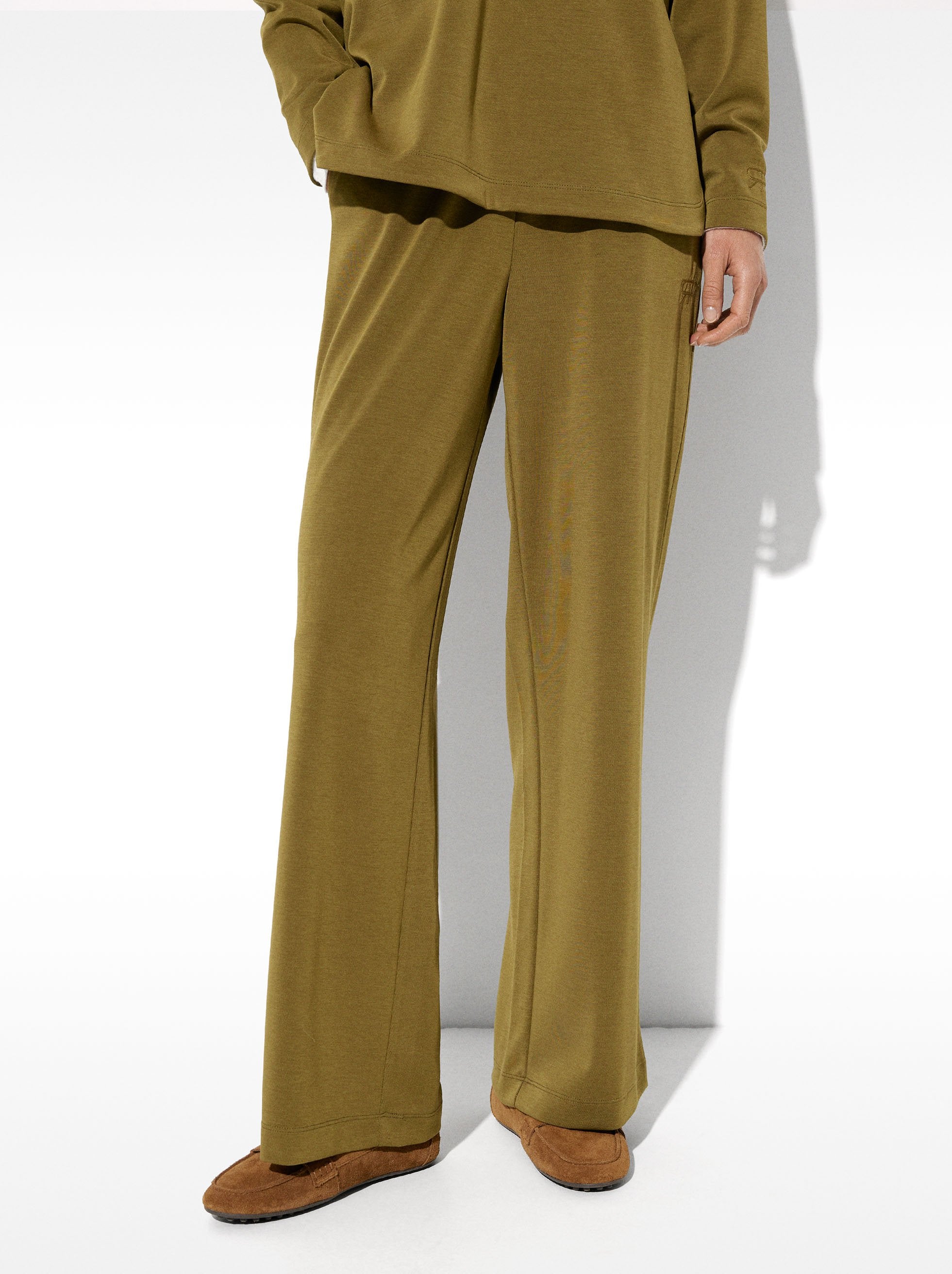 Pantalón Fluido Con Cintura Elástica