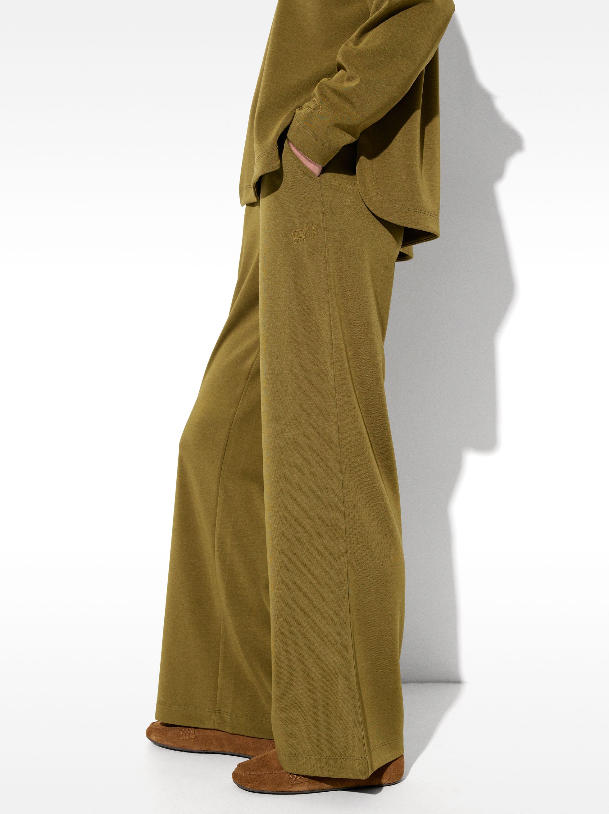 Pantalón Fluido Con Cintura Elástica