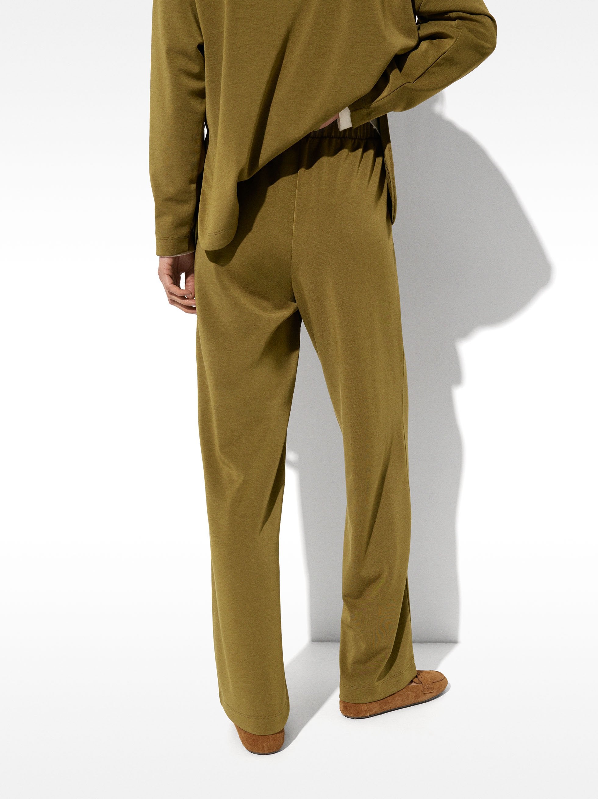 Pantalón Fluido Con Cintura Elástica