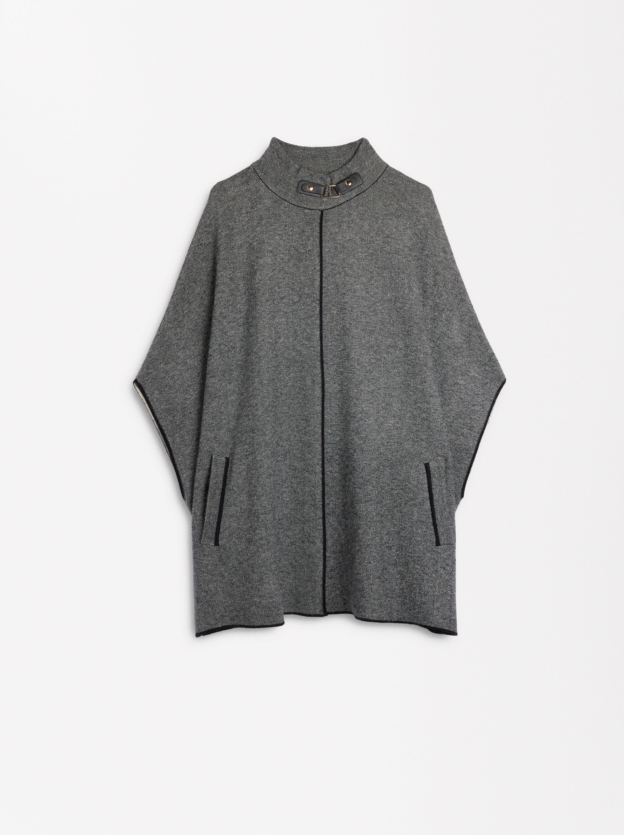Poncho De Punto De Cuello Alto