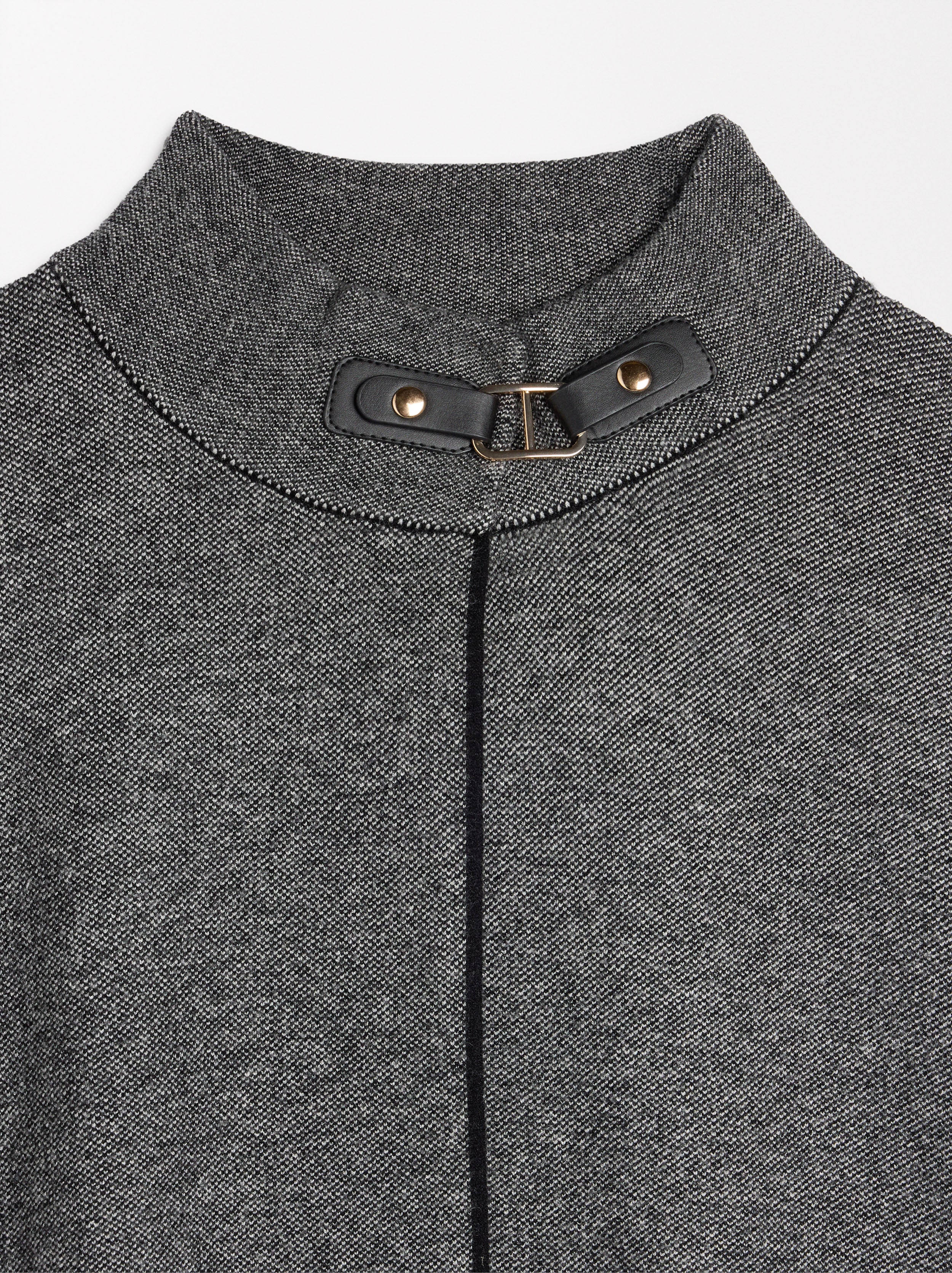 Poncho De Punto De Cuello Alto