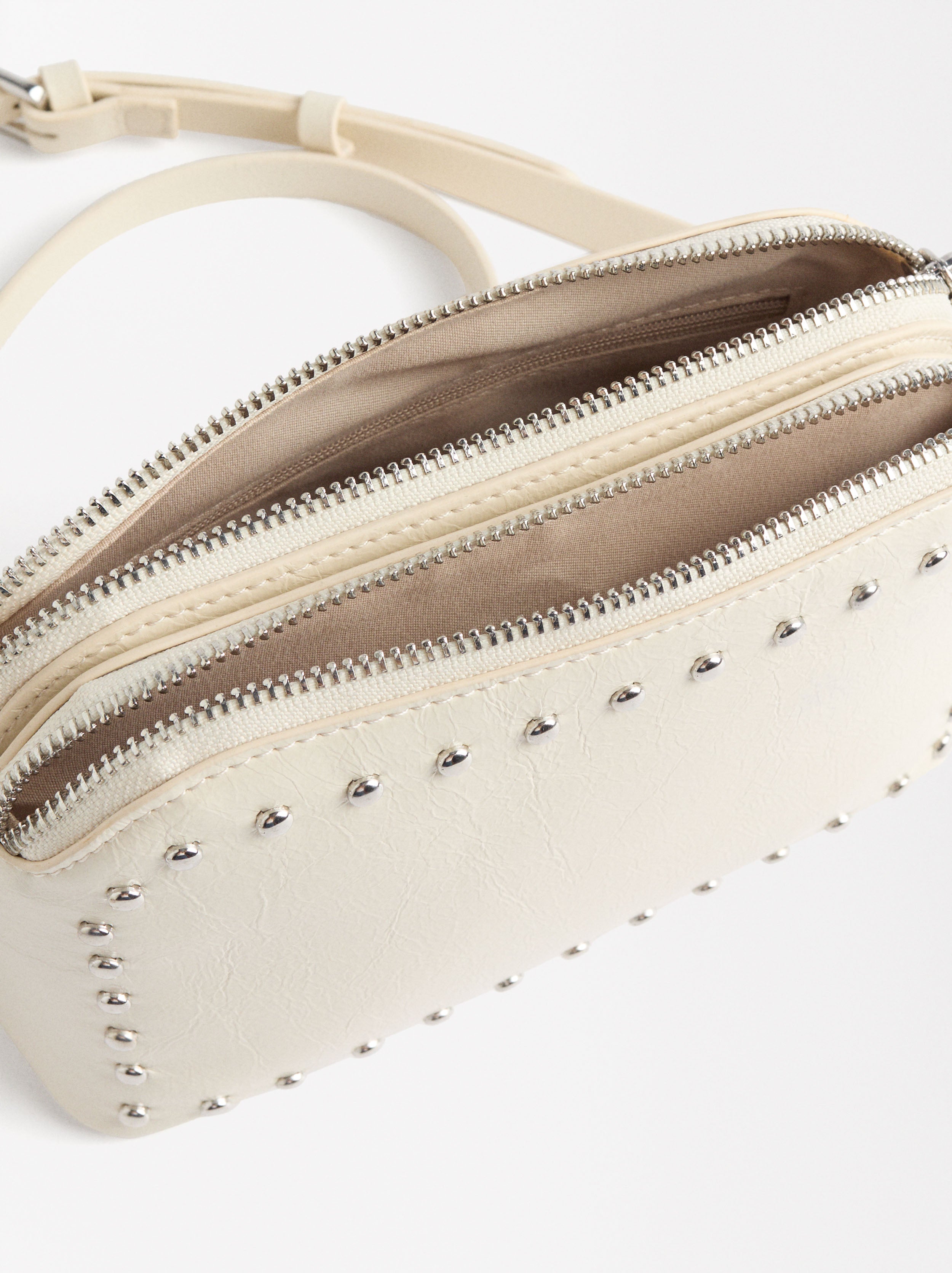 Bolso Bandolera Con Tachuelas