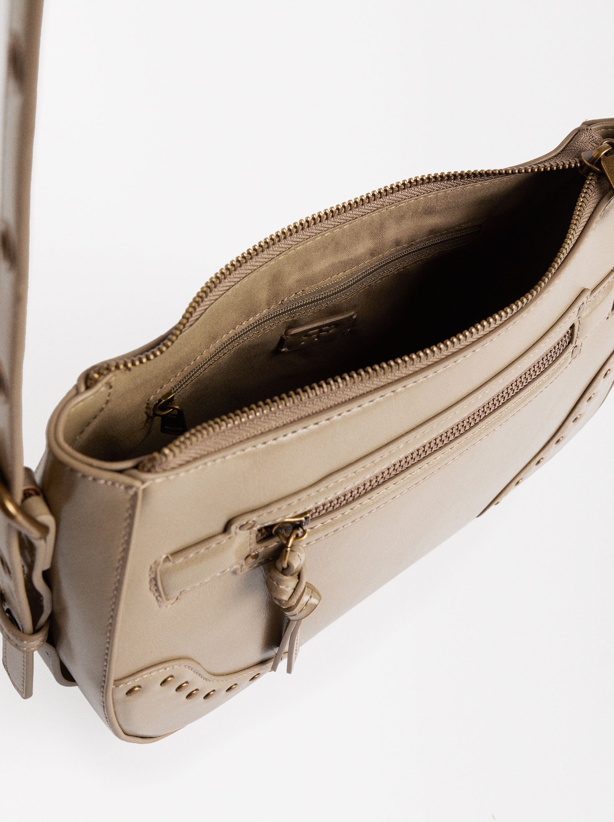Bolso Bandolera Con Tachuelas