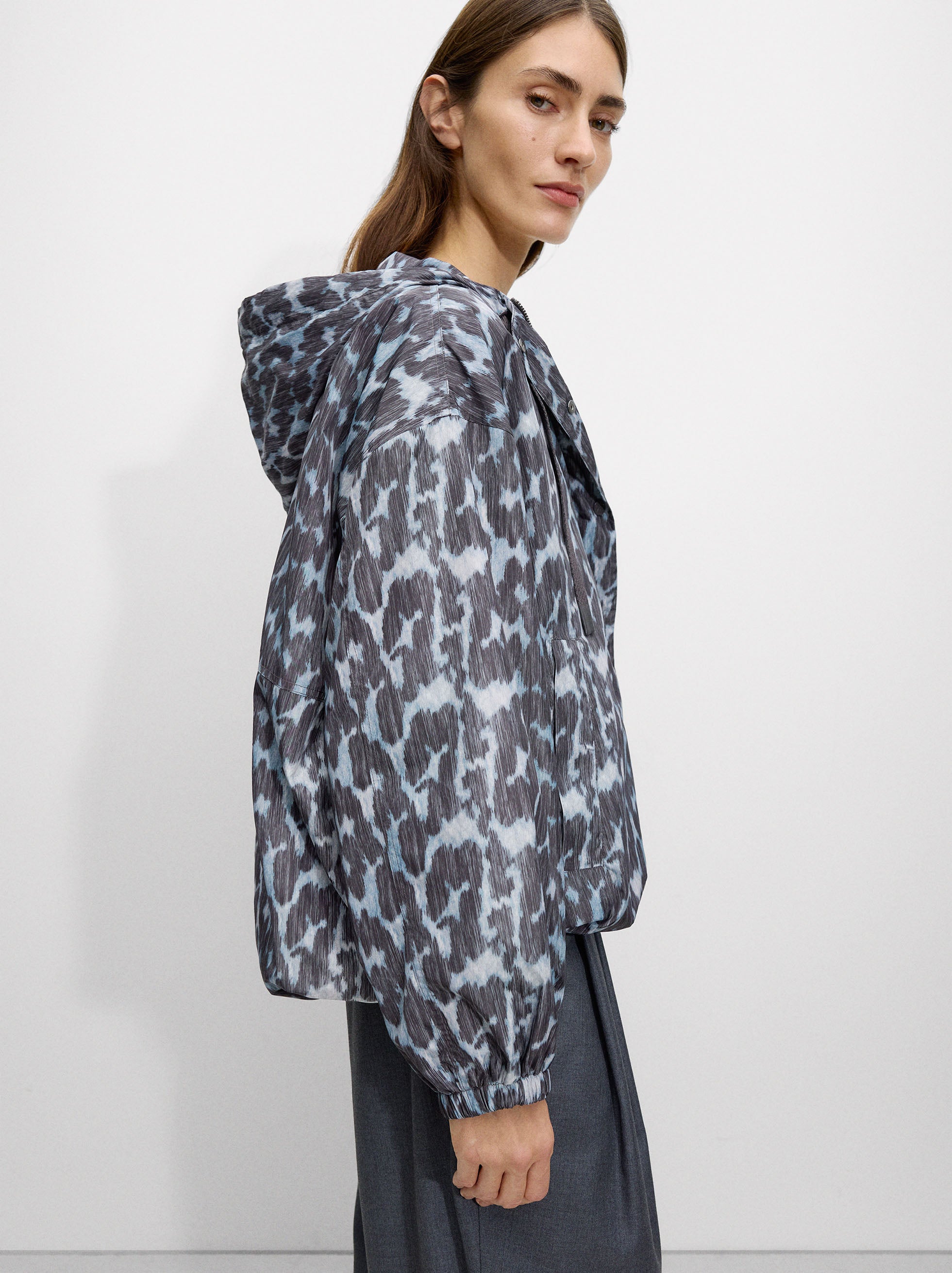 Parka Ligera Estampada De Leopardo