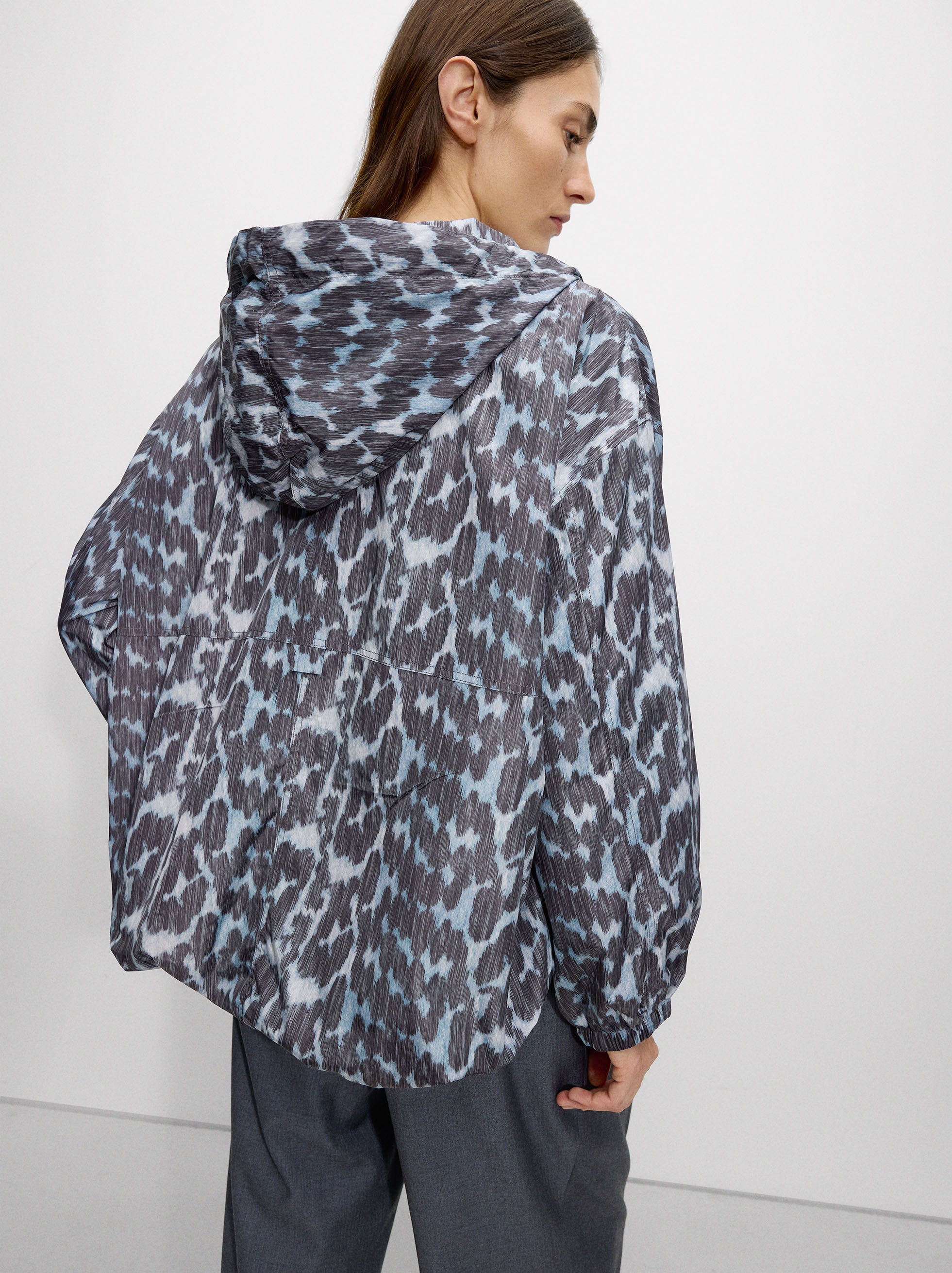Parka Ligera Estampada De Leopardo