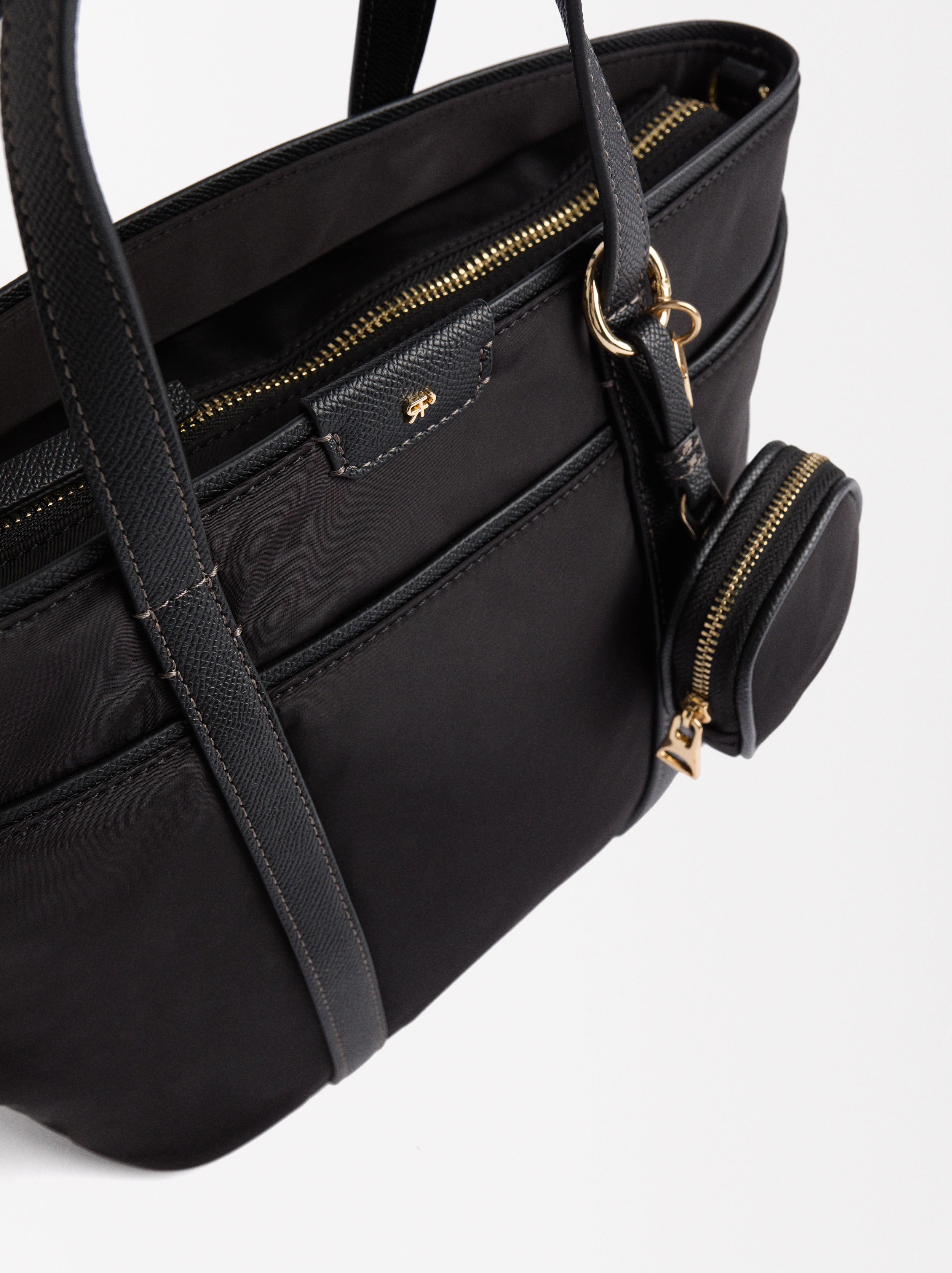 Bolso Tote De Nylon Con Colgante