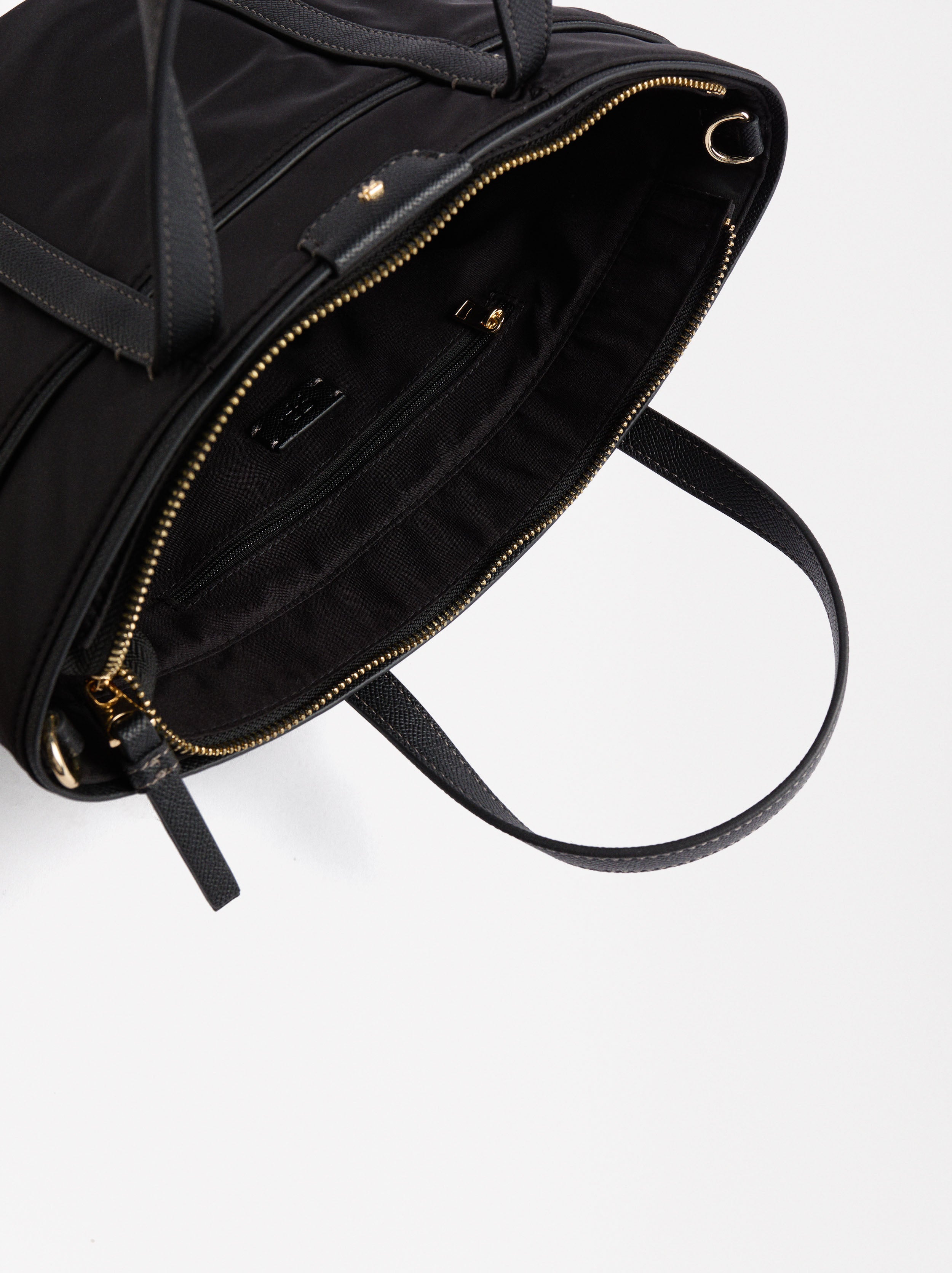 Bolso Tote De Nylon Con Colgante