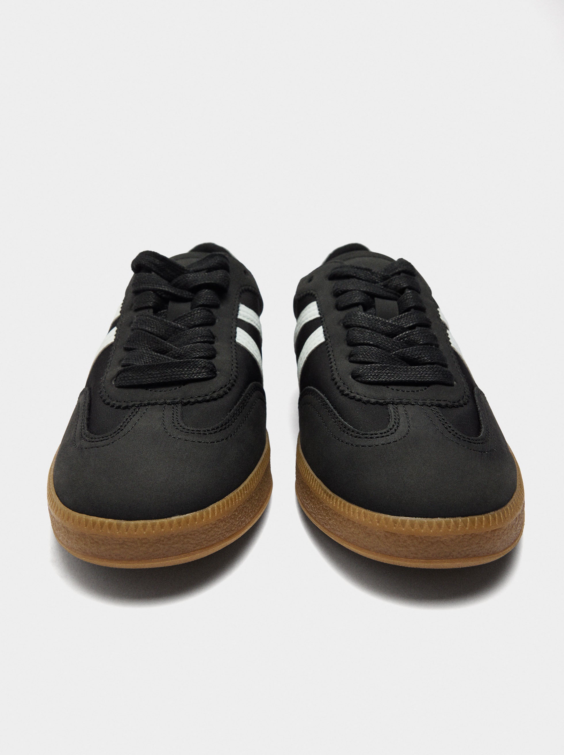 Zapatillas Con Contraste De Textura Suave