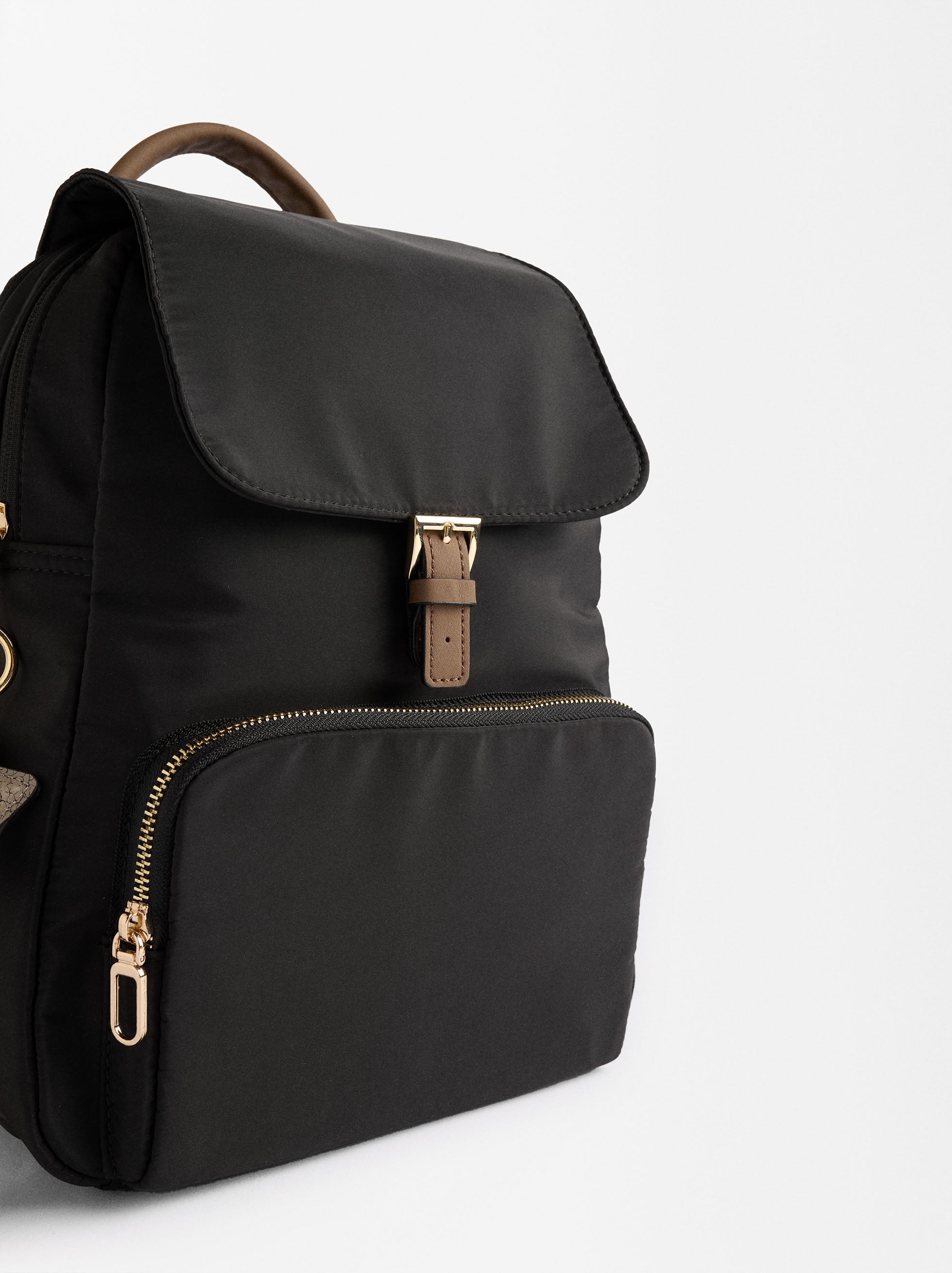 Mochila De Nylon Con Colgante