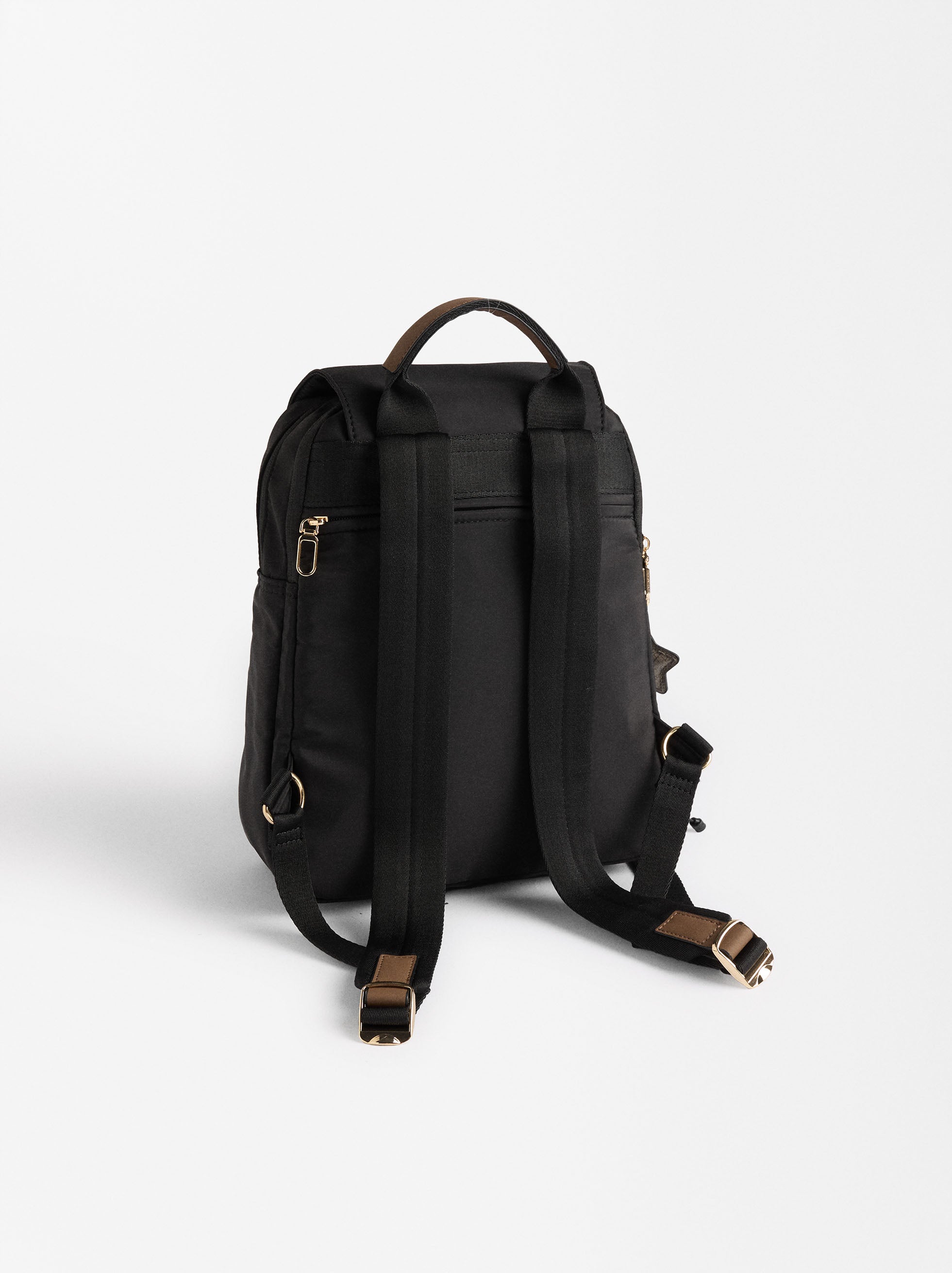 Mochila De Nylon Con Colgante