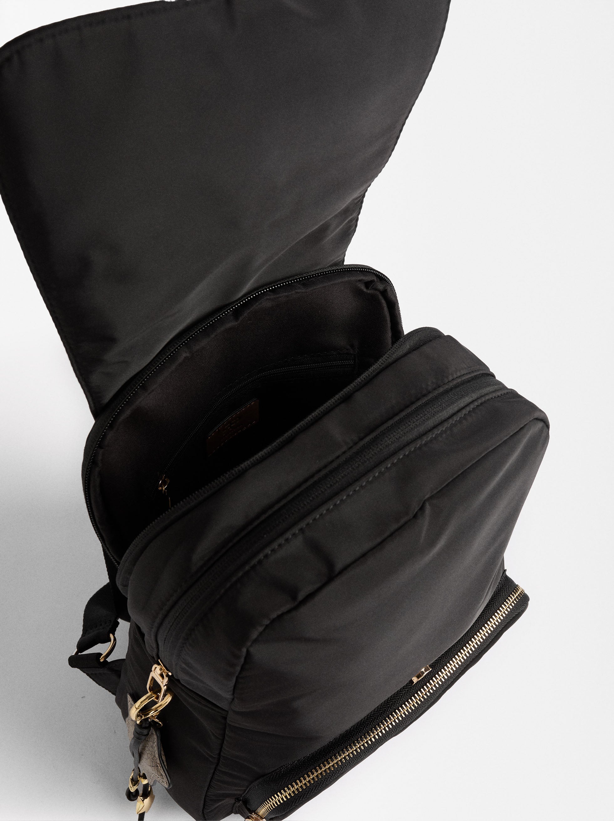 Mochila De Nylon Con Colgante