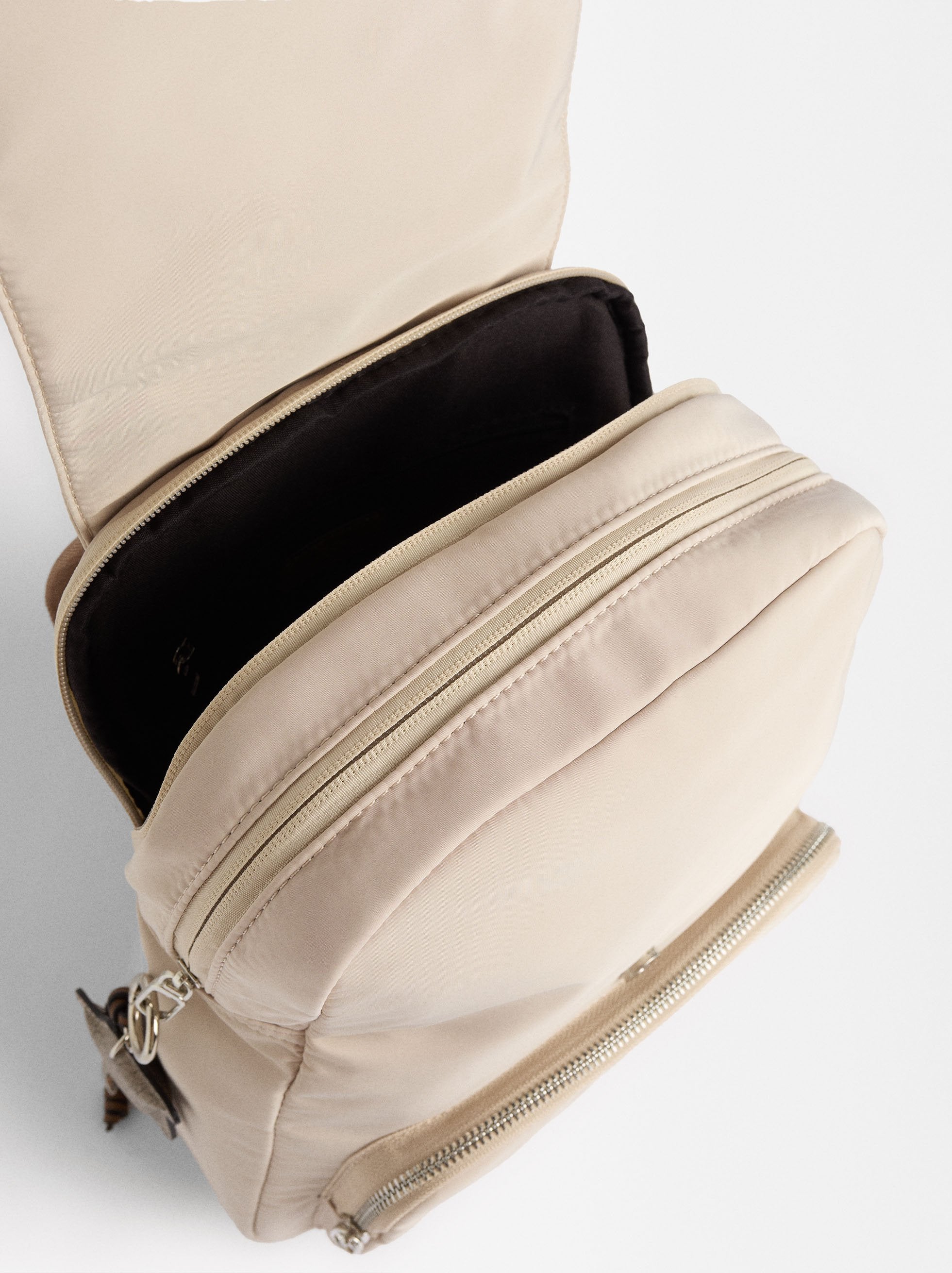 Mochila De Nylon Con Colgante