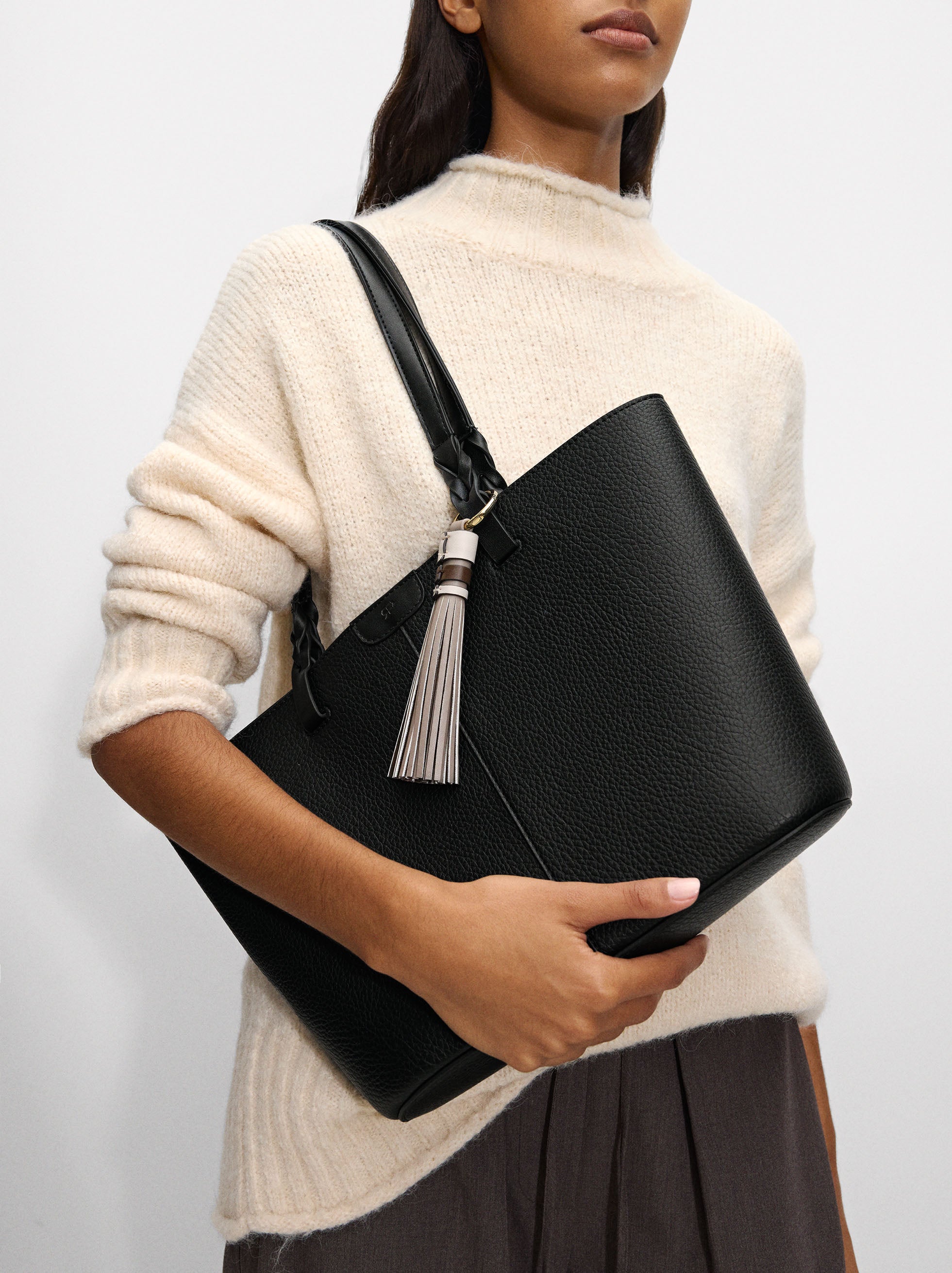Bolso Shopper Con Colgante