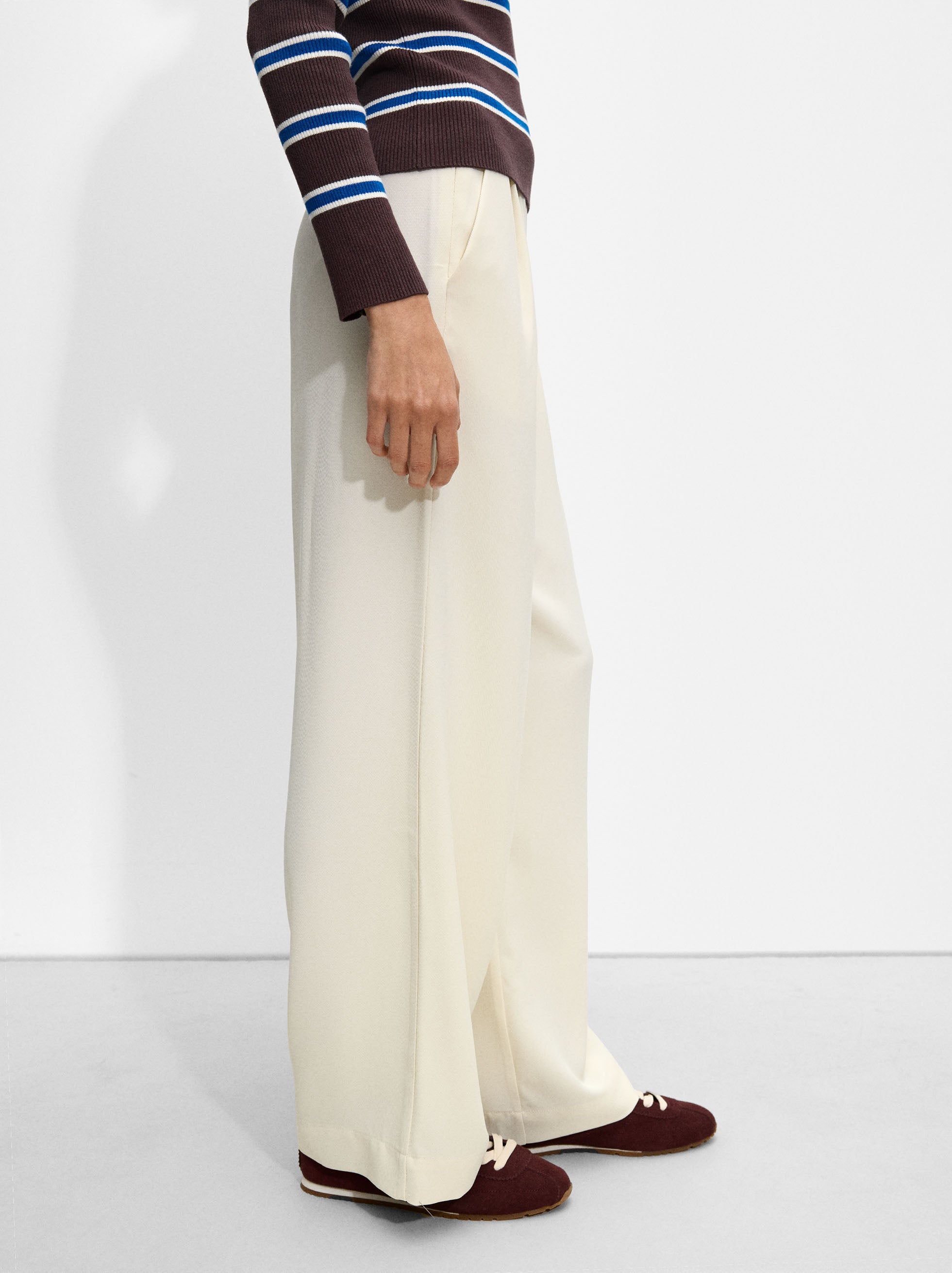 Pantalón Fluido Con Pinzas