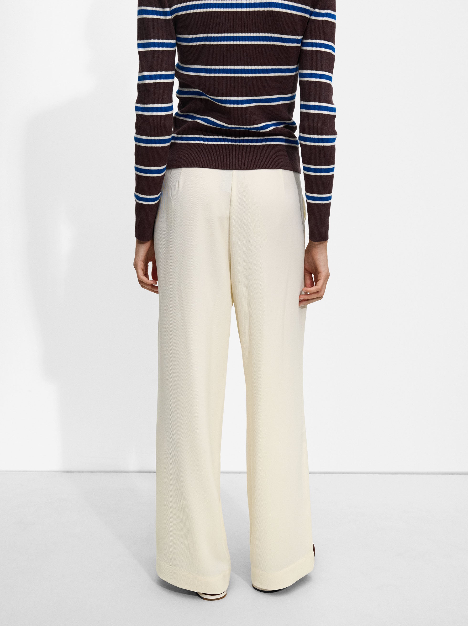 Pantalón Fluido Con Pinzas