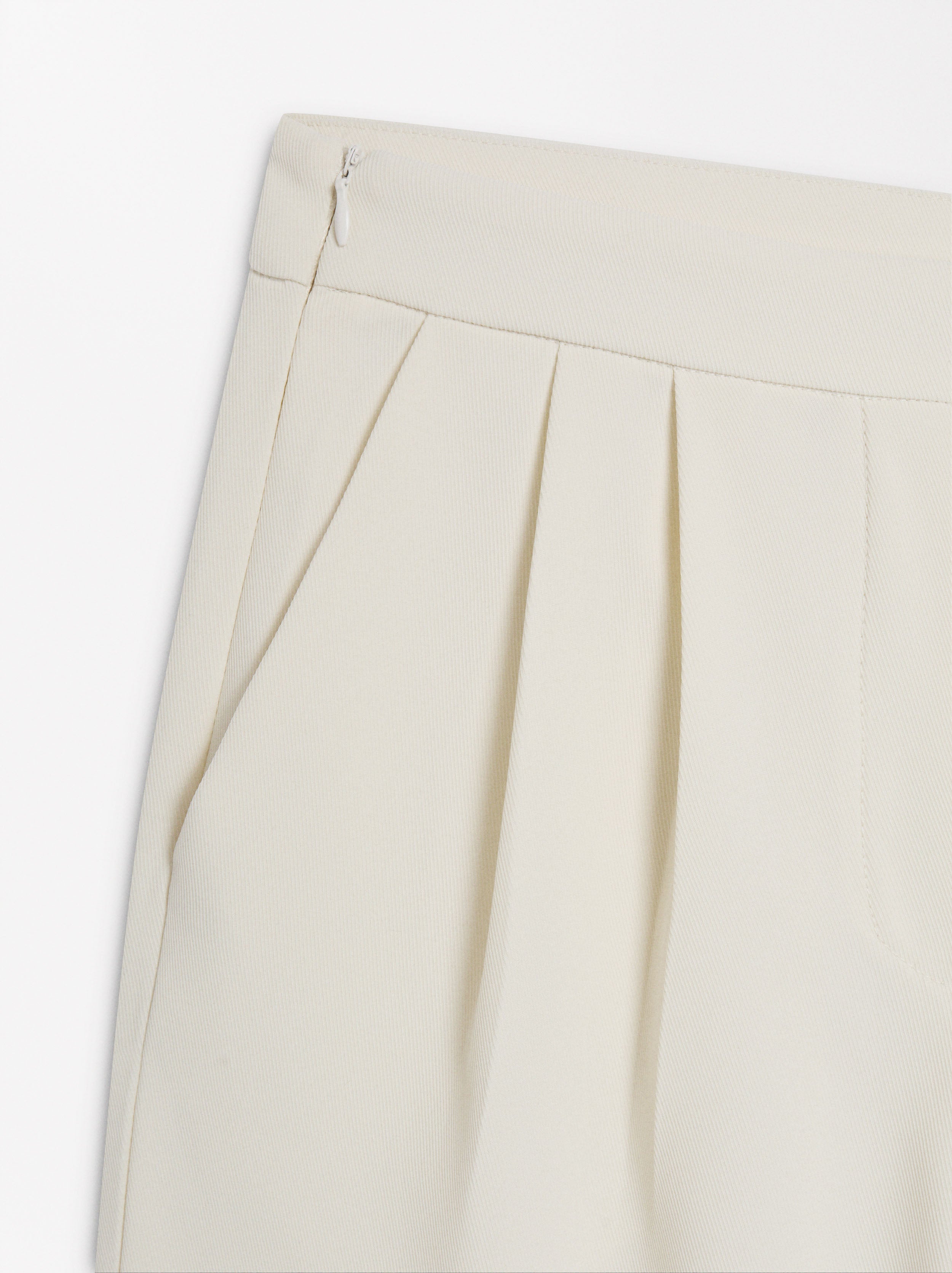 Pantalón Fluido Con Pinzas