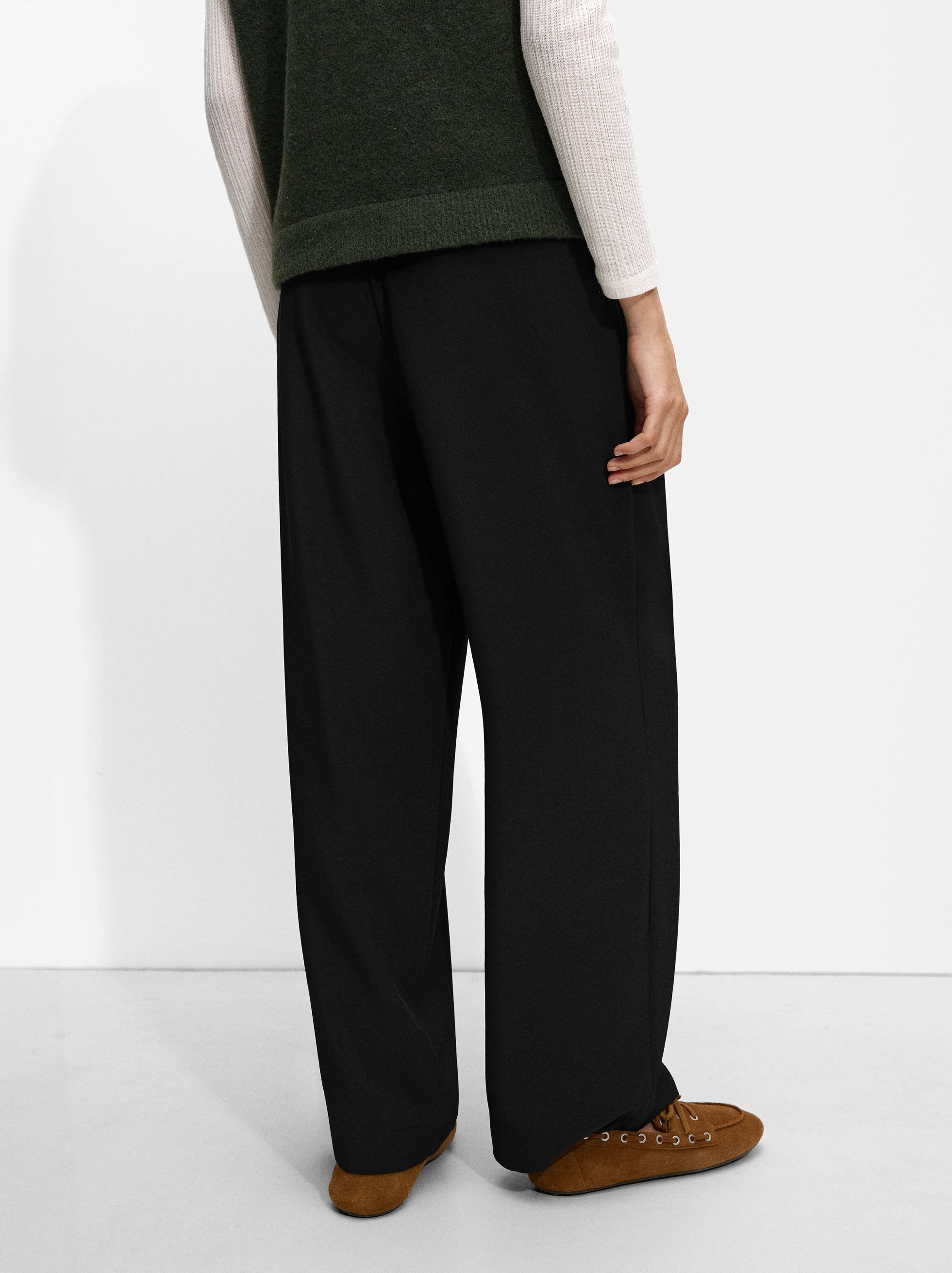 Pantalón Fluido Con Gancho