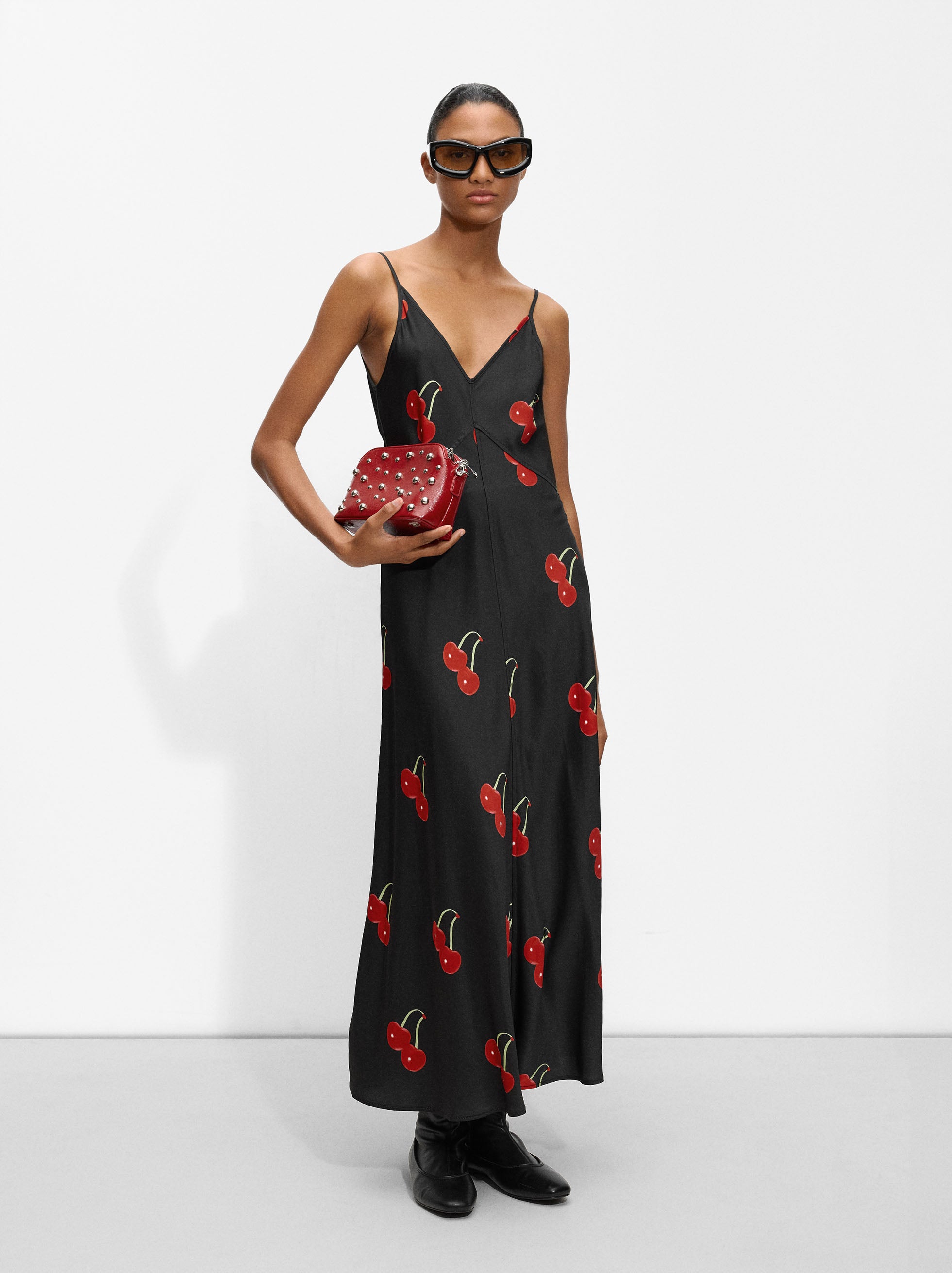 Vestido Largo Satinado Estampado Cerezas