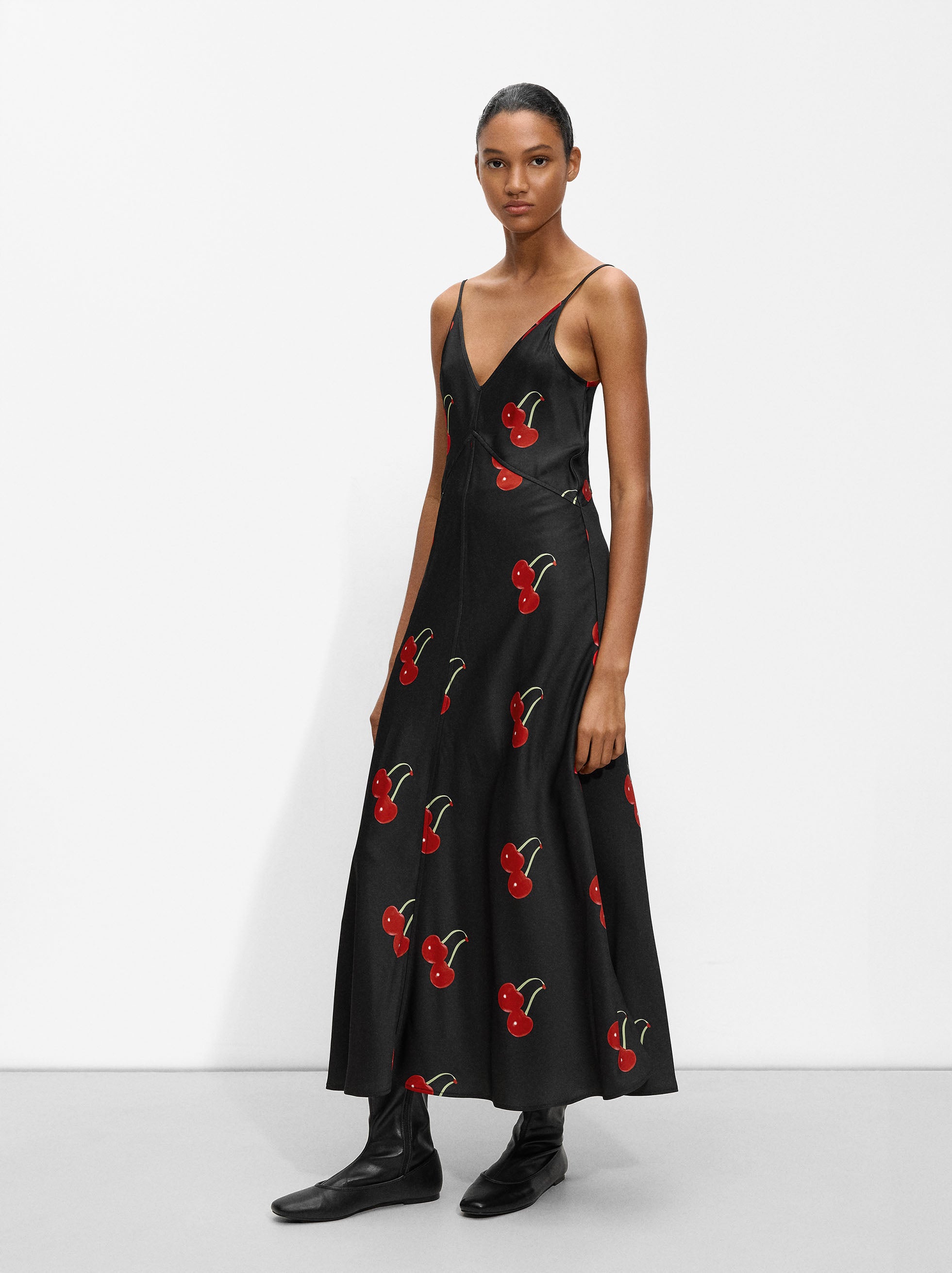 Vestido Largo Satinado Estampado Cerezas
